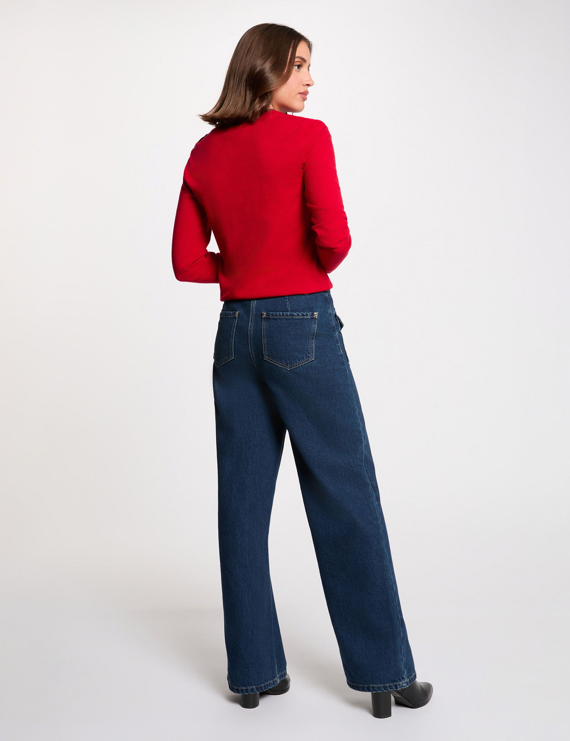 Pull col rond et boutons rouge femme