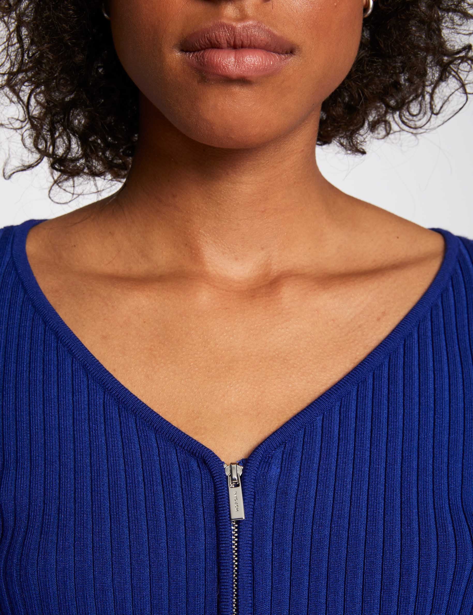 Pull manches longues tricotage en c&ocirc;te bleu femme