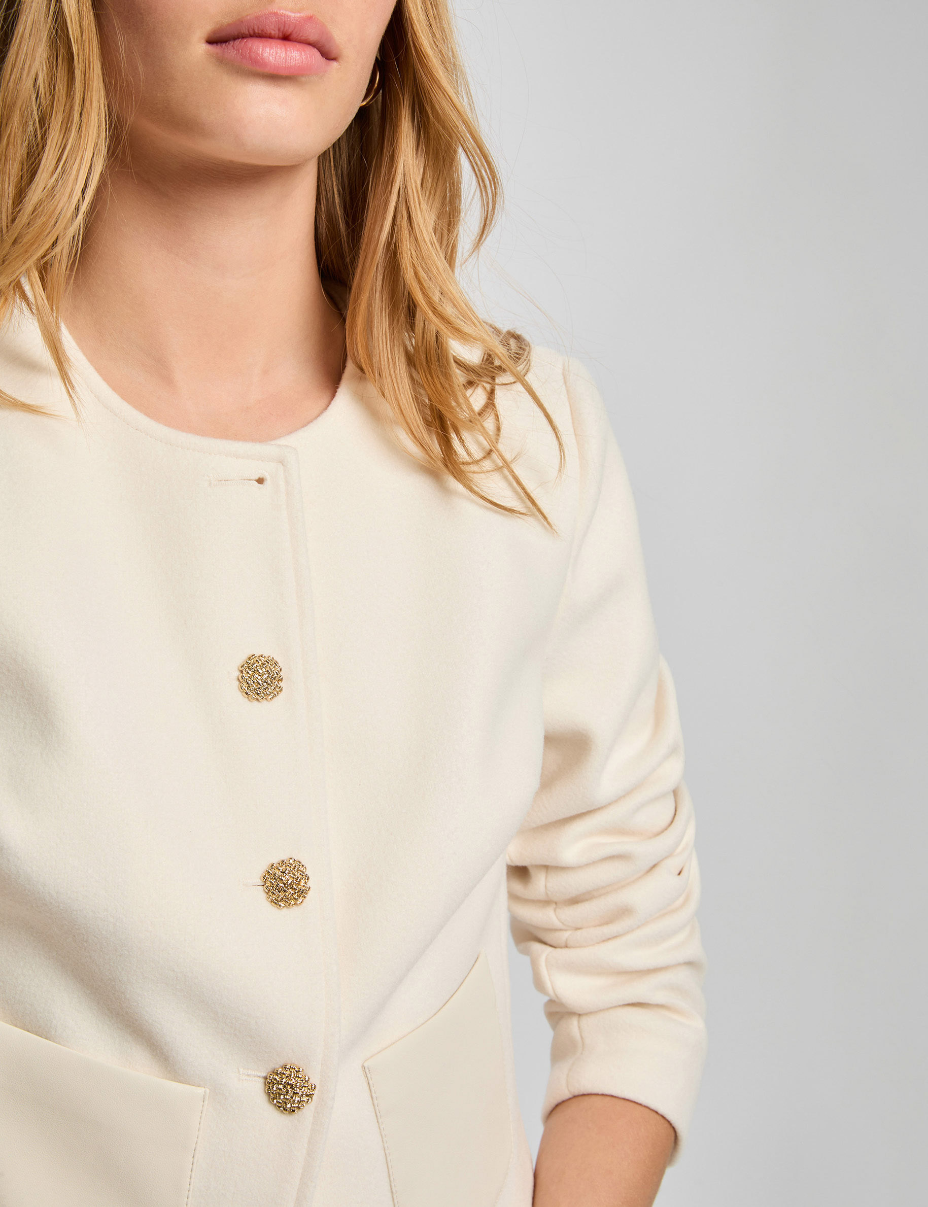 Veste courte &agrave; boutons ivoire femme