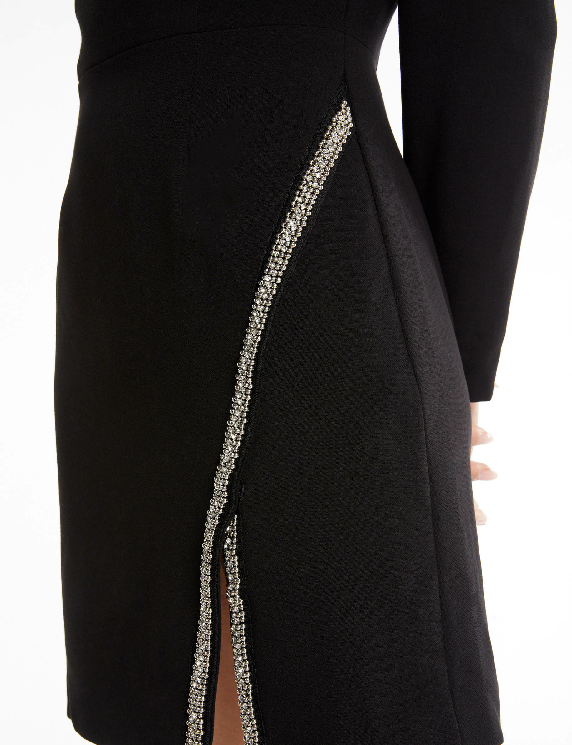 robe ajustee encolure asymetrique noir femme Robe ajustée encolure asymétrique noir femme
