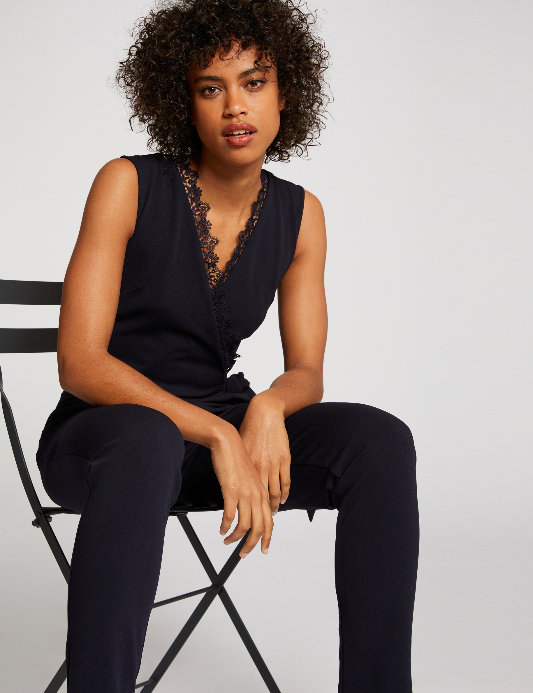 Combinaison droite dos ouvert dentelle marine femme