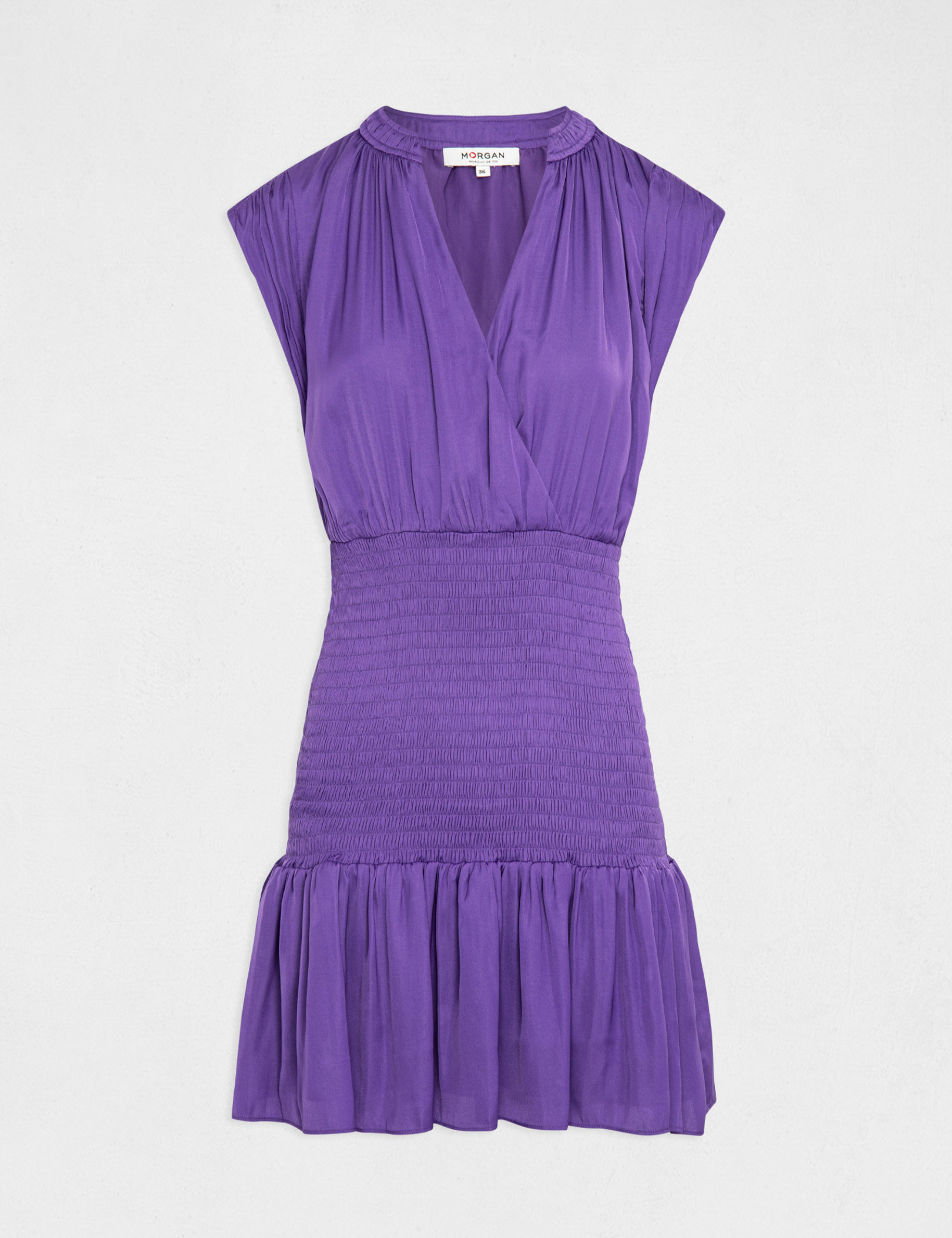 Robe ajust&eacute;e smock&eacute;e satin sans manches violet femme