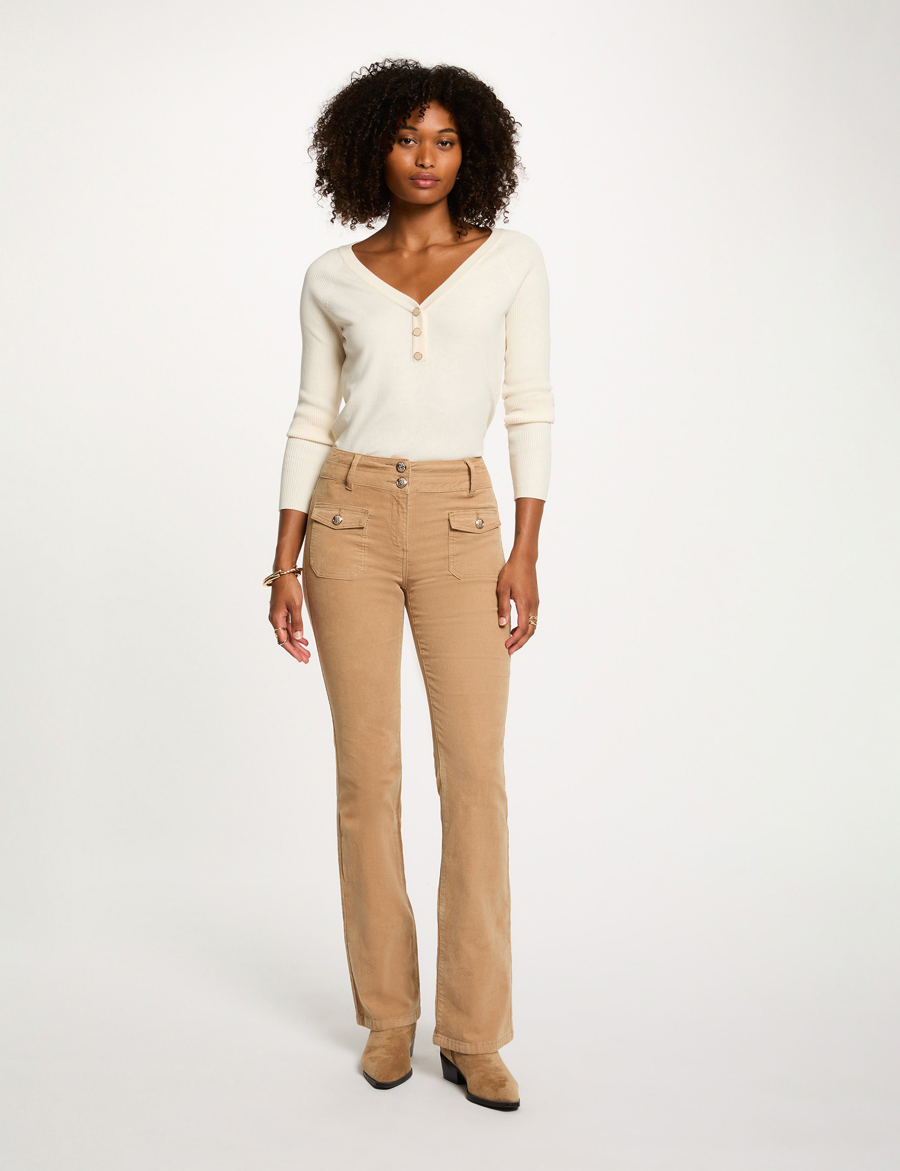 Pull ajust&eacute; col v ivoire femme