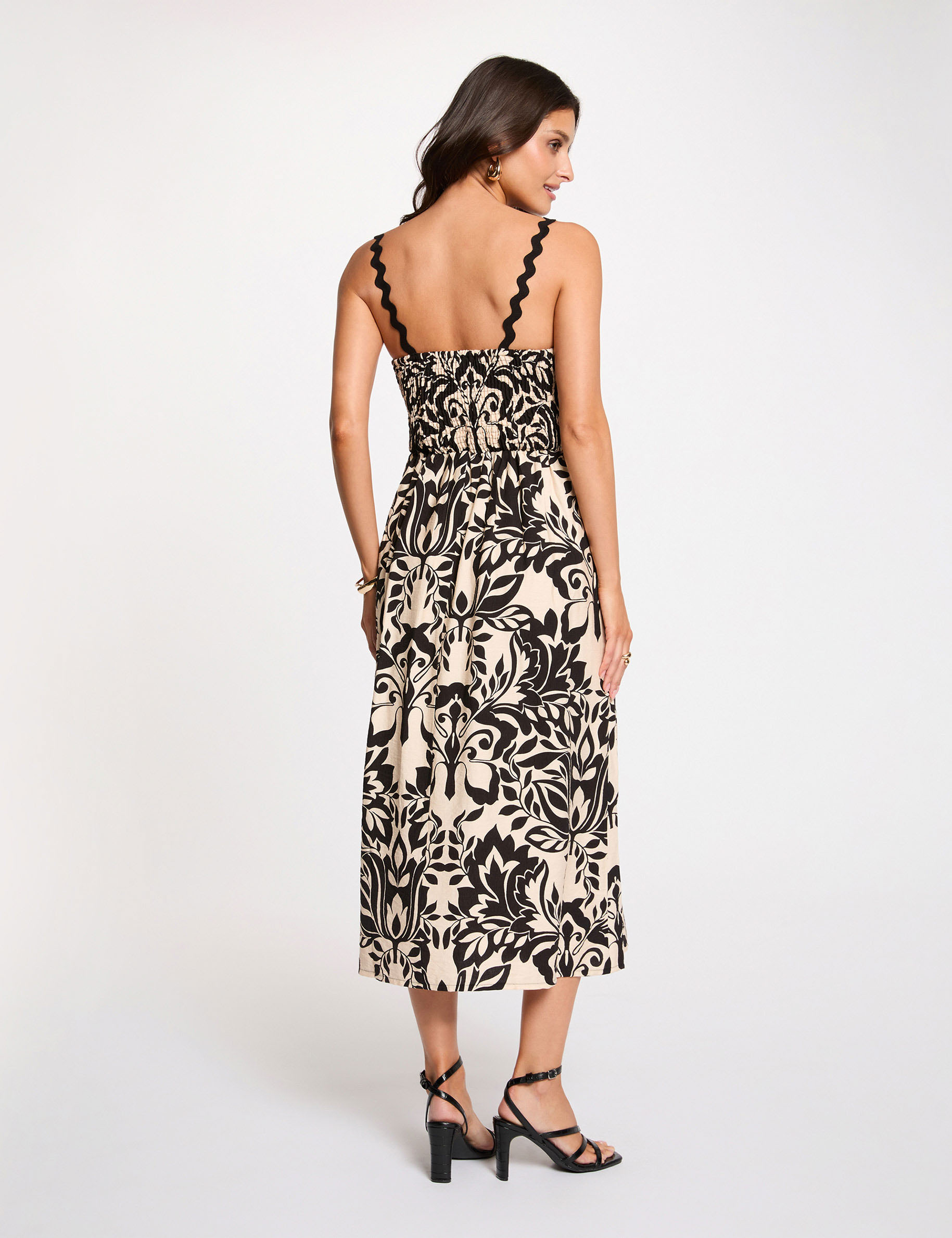 Robe mi-longue encolure carr&eacute;e noir femme