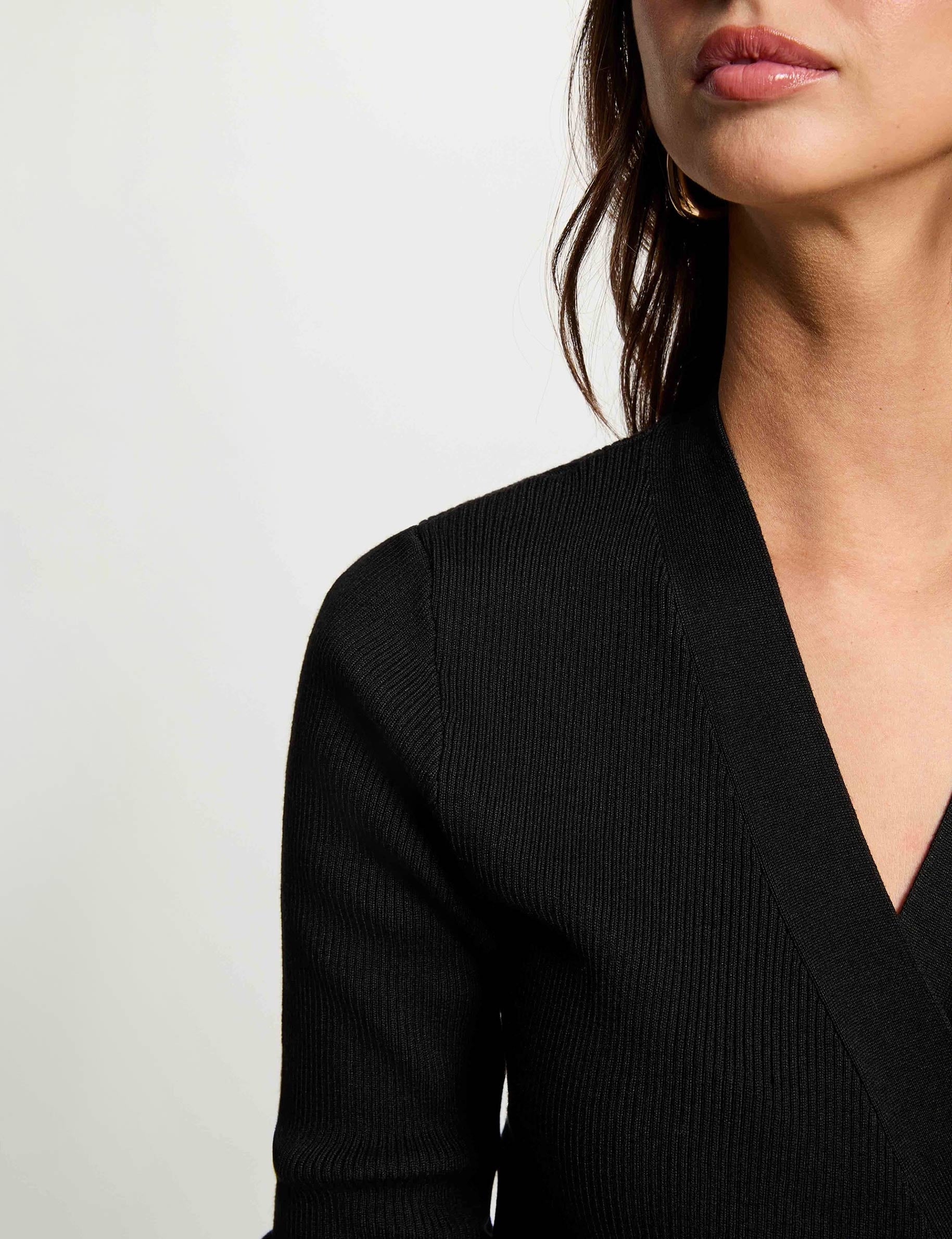 Pull cache-coeur col v noir femme