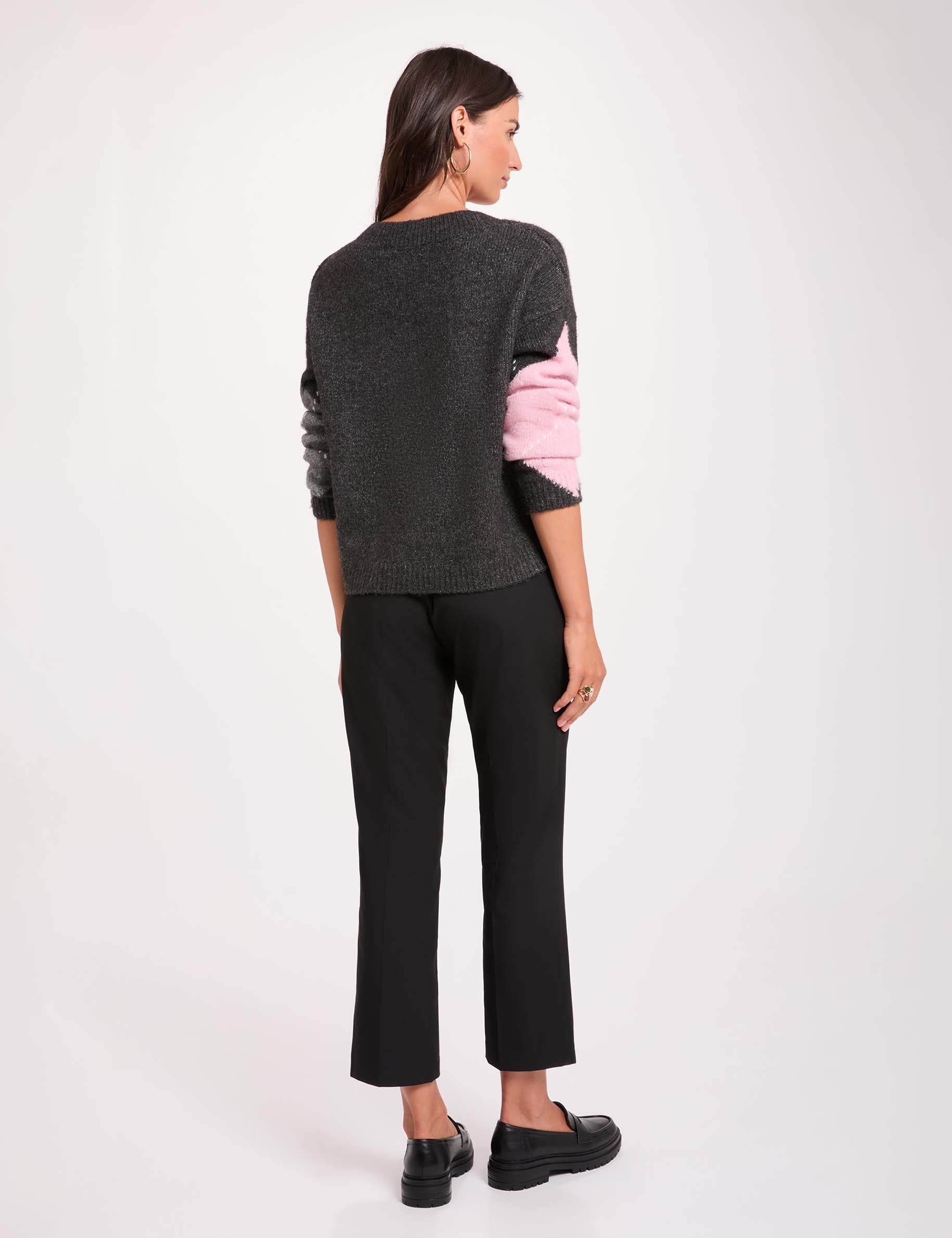 Pull jacquard col v gris fonc&eacute; femme