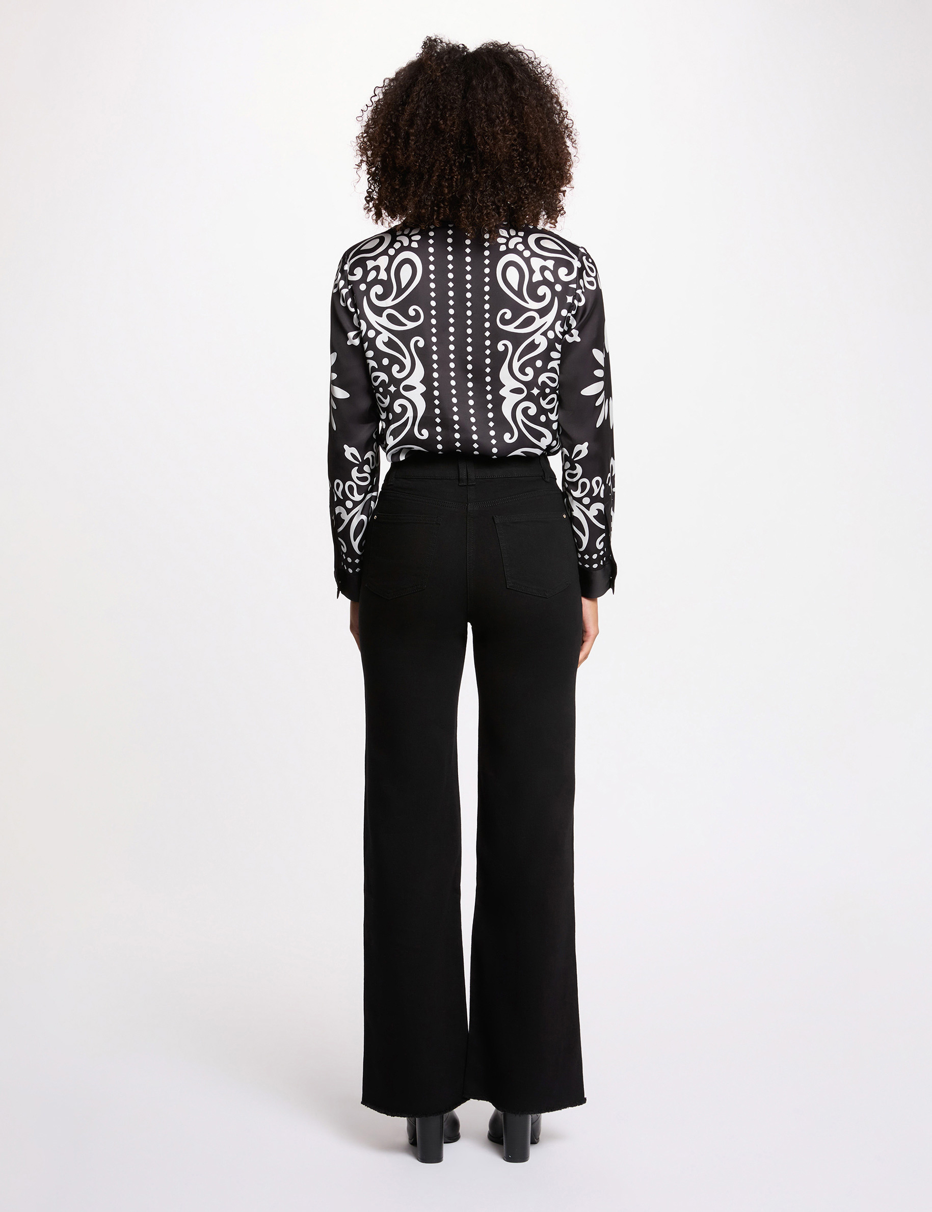 Chemise fluide imprim&eacute;e noir femme