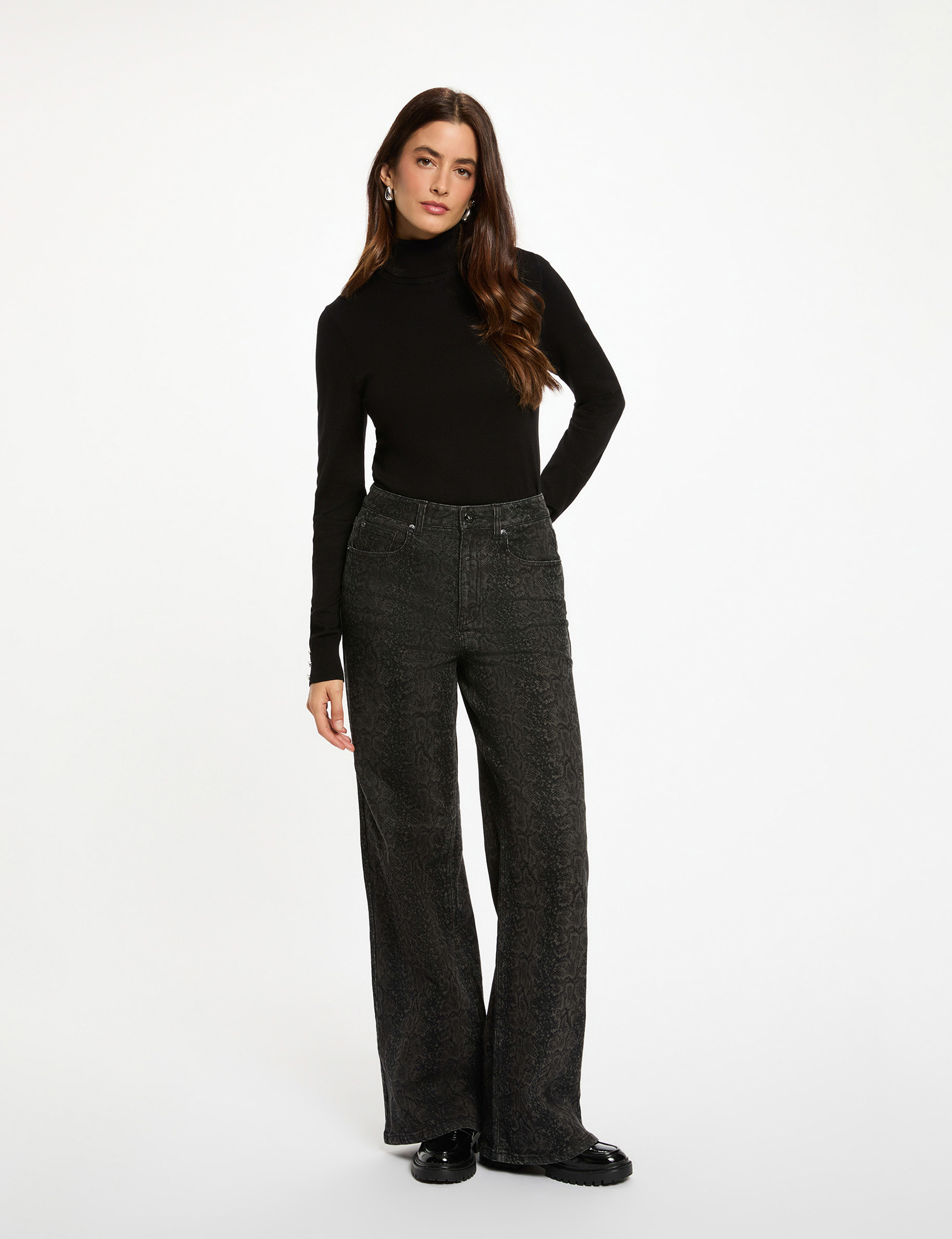 Pull col roul&eacute; noir femme