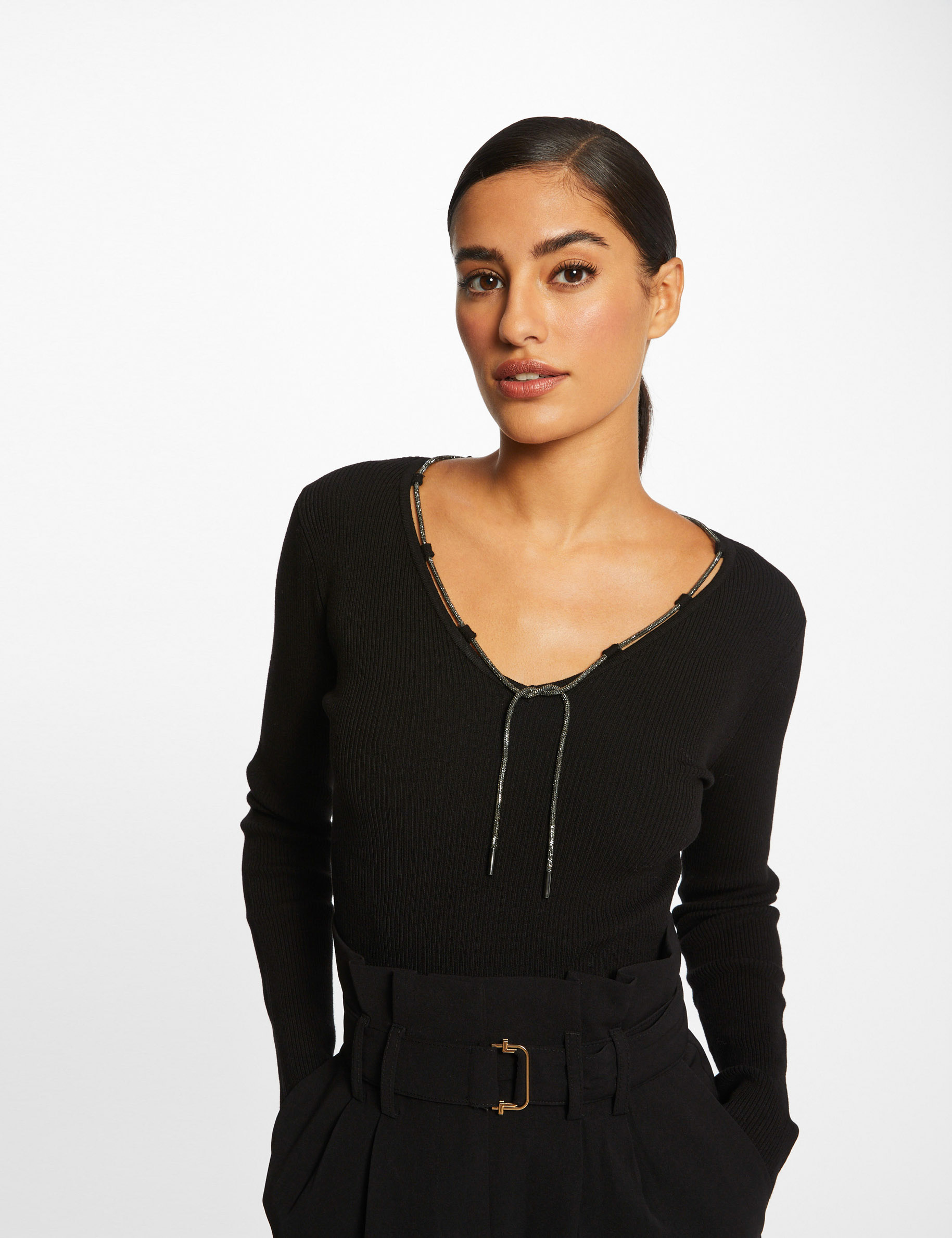Pull manches longues avec détail bijou noir femme Pull manches longues avec détail bijou noir femme