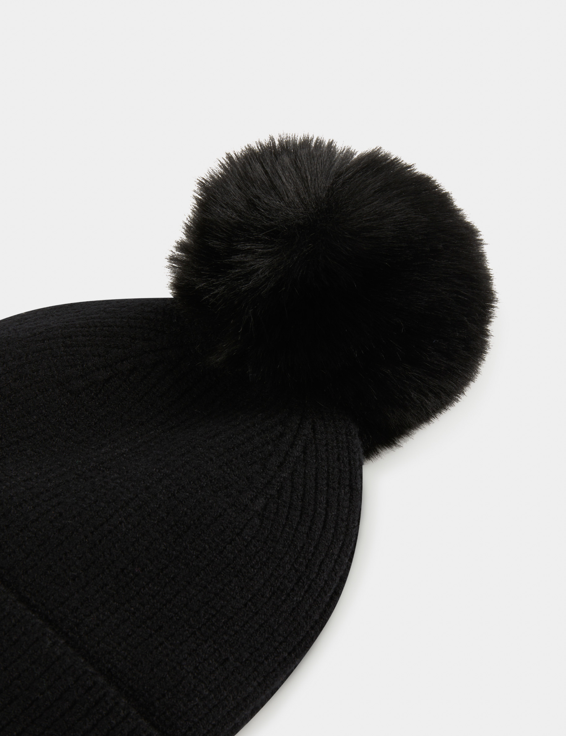 bonnet avec boutons et pompon noir femme Bonnet avec boutons et pompon noir femme