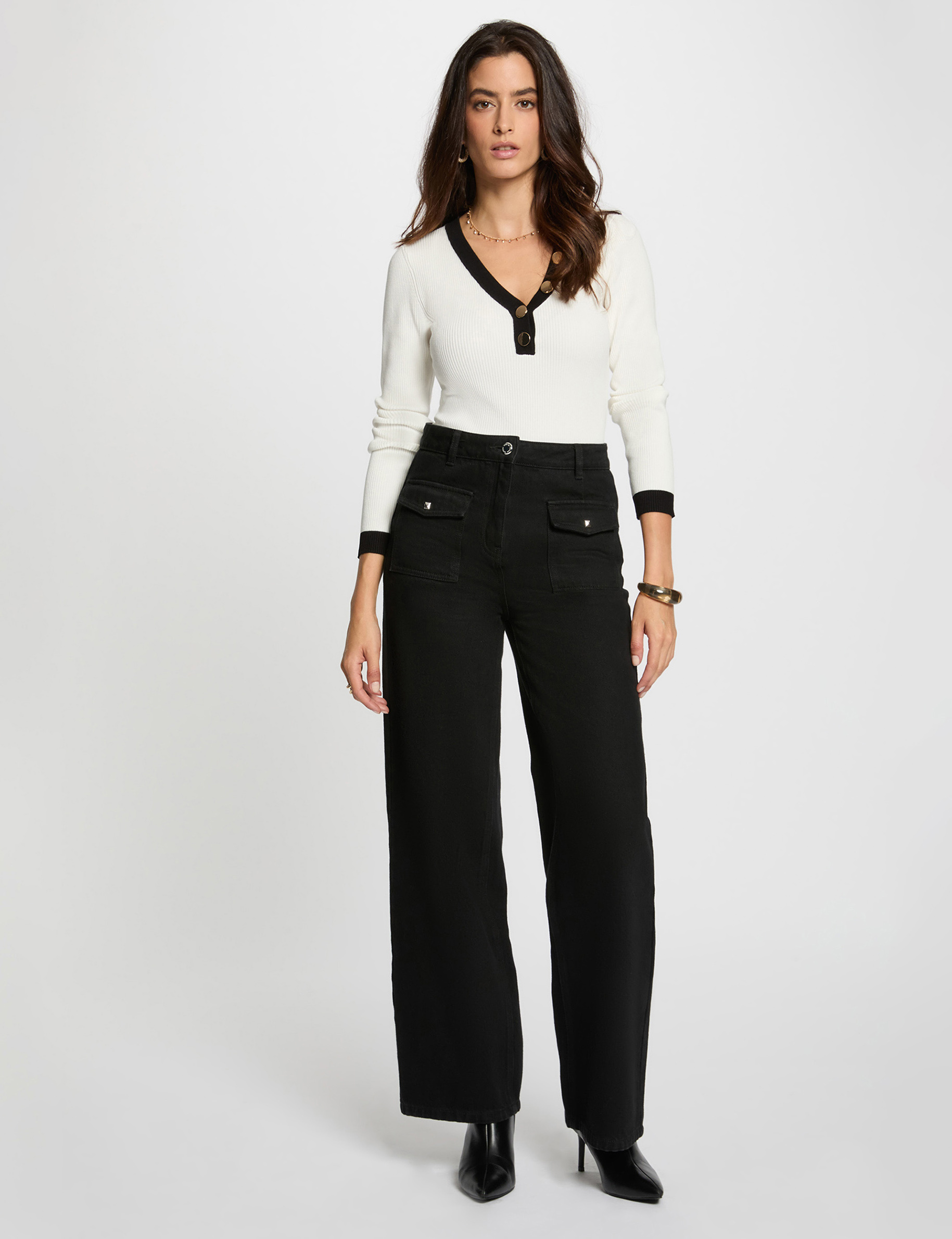 Pull ajust&eacute; col v blanc femme