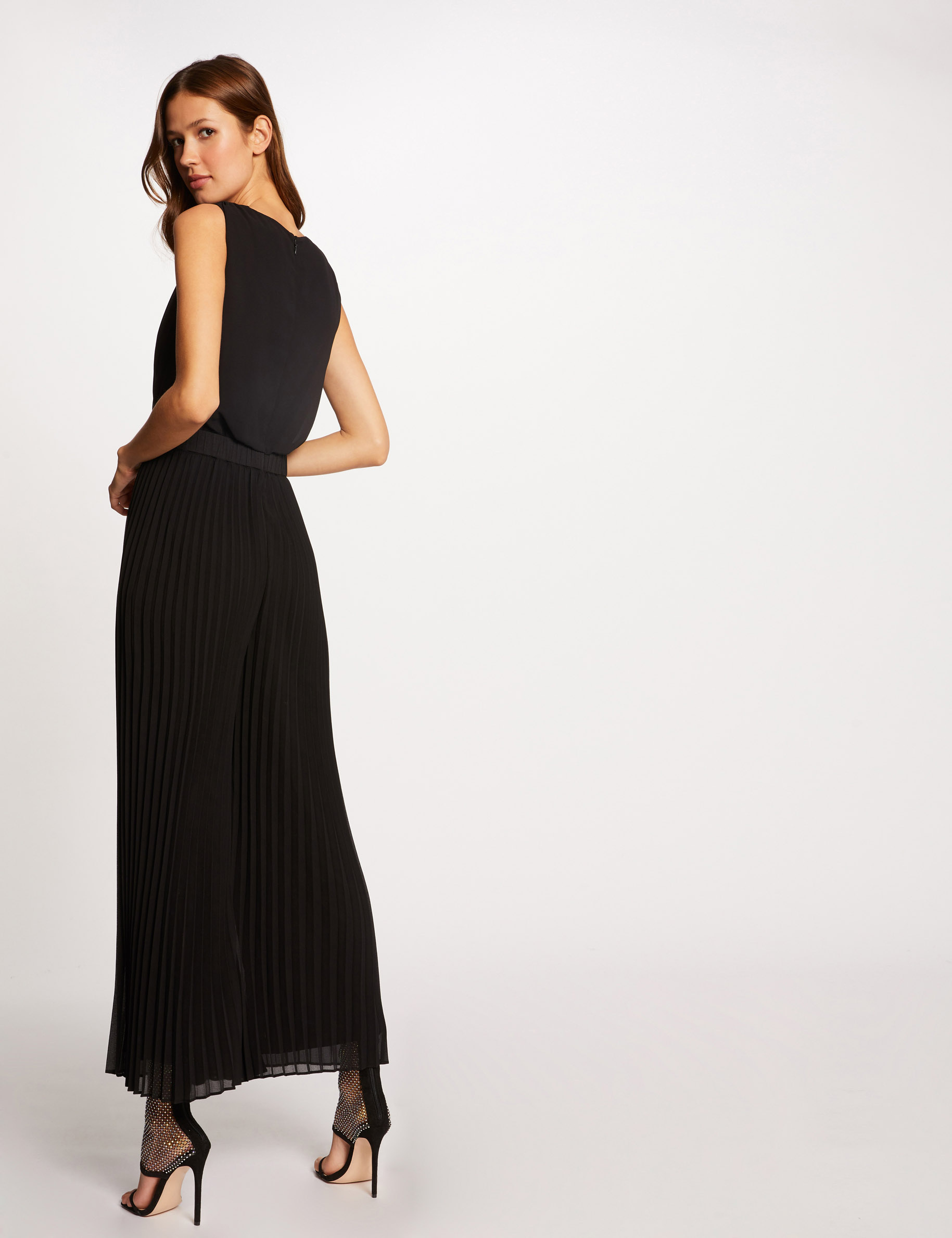 Combinaison large sans manches pliss&eacute;e noir femme