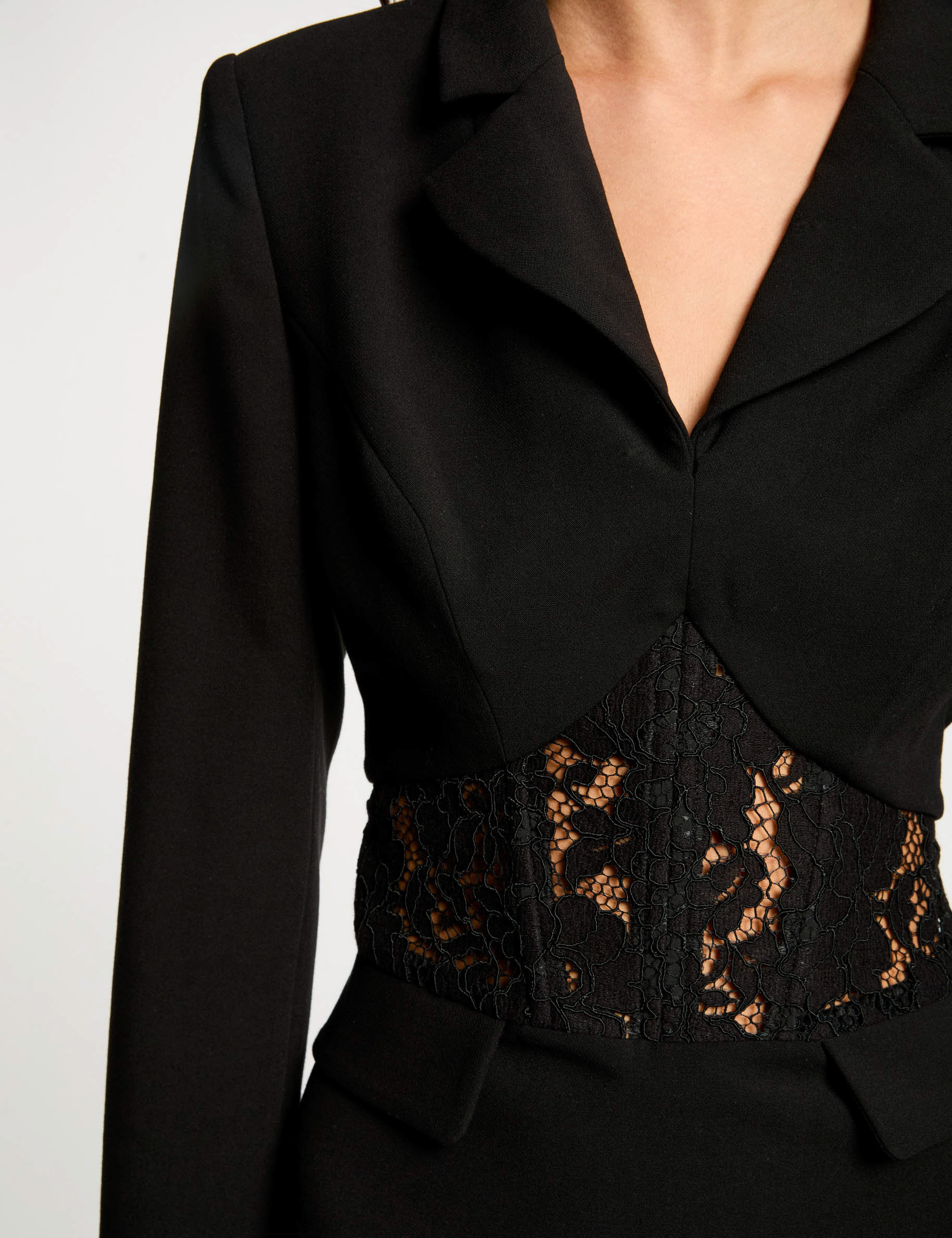 Robe courte ajust&eacute;e &agrave; dentelle noir femme