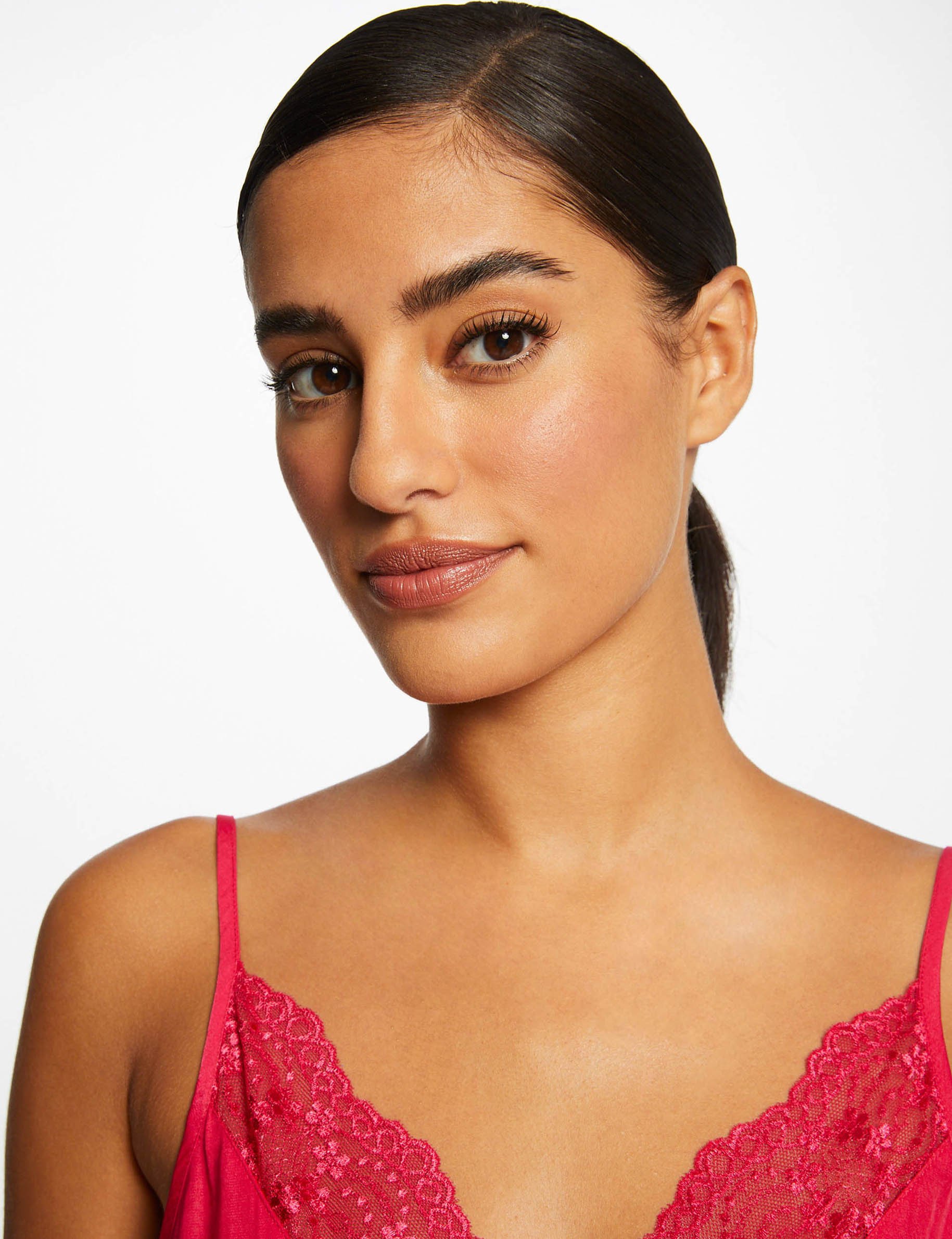 Blouse bretelles fines à dentelle framboise femme