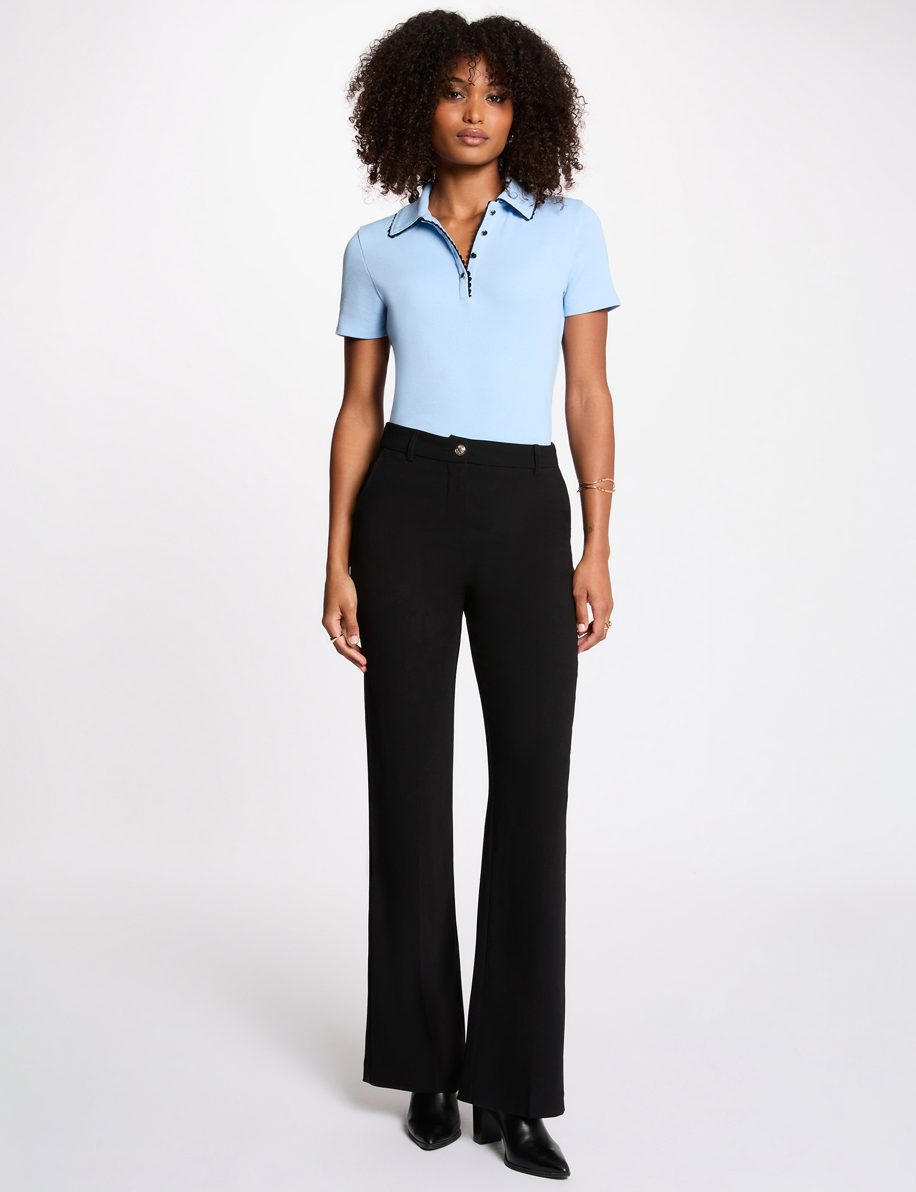 Top cintr&eacute; col &agrave; revers bleu clair femme