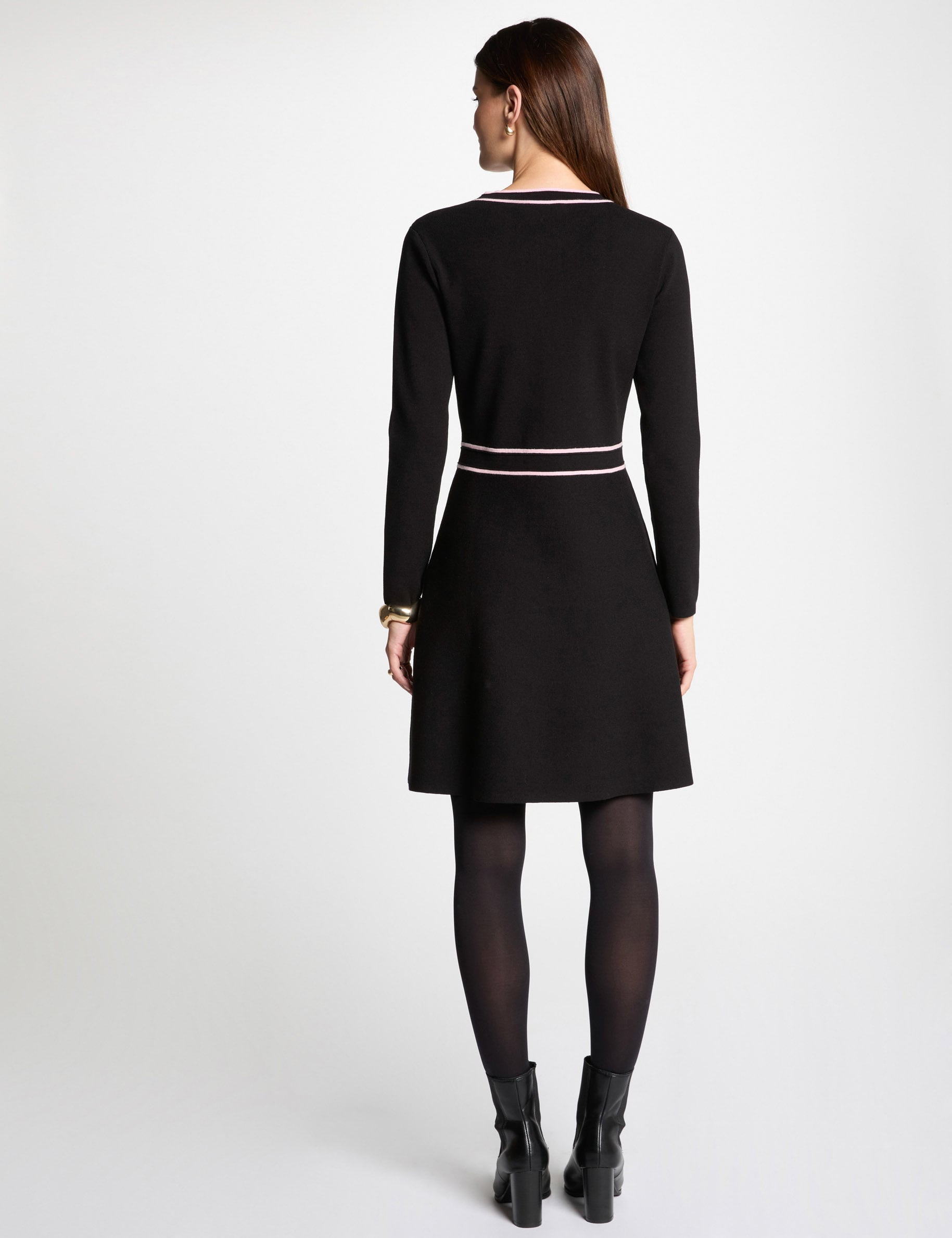 Robe tricot courte ajust&eacute;e noir femme