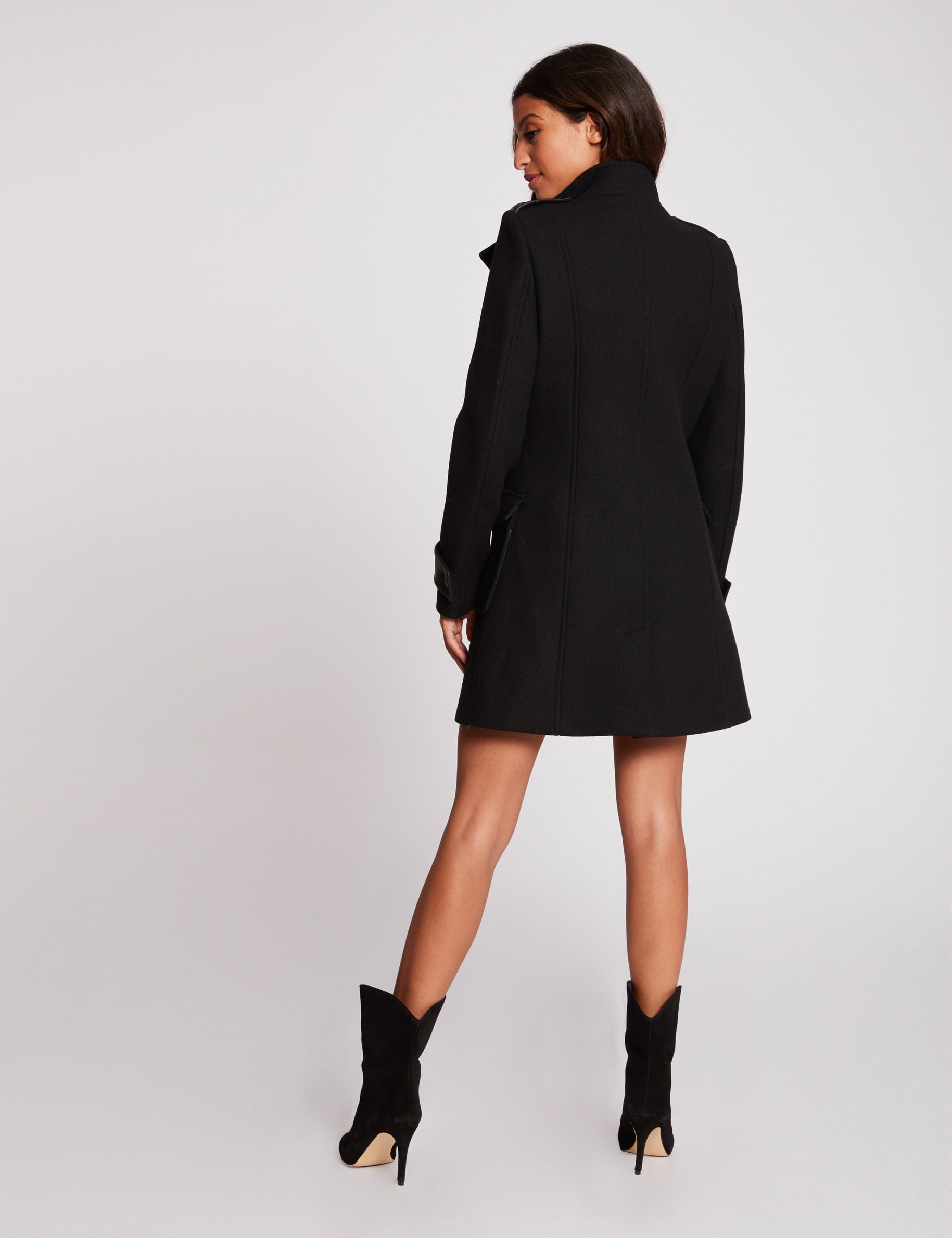 Manteau droit avec pattes boutonn&eacute;es noir femme