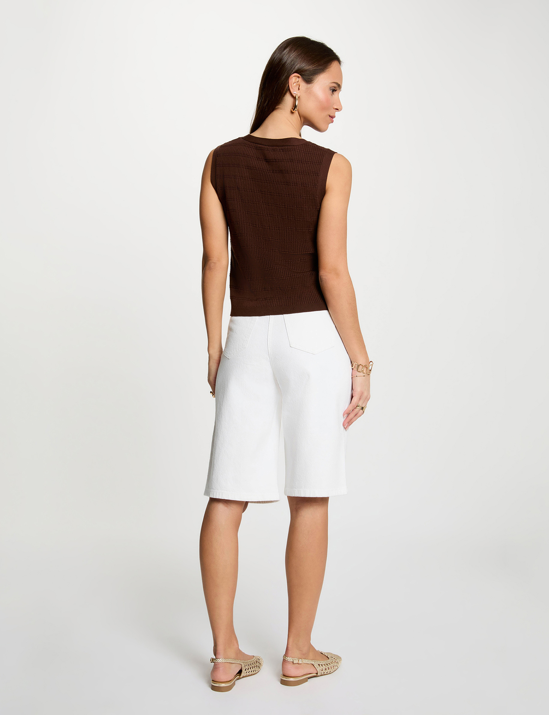 Gilet ajust&eacute; col v marron fonc&eacute; femme