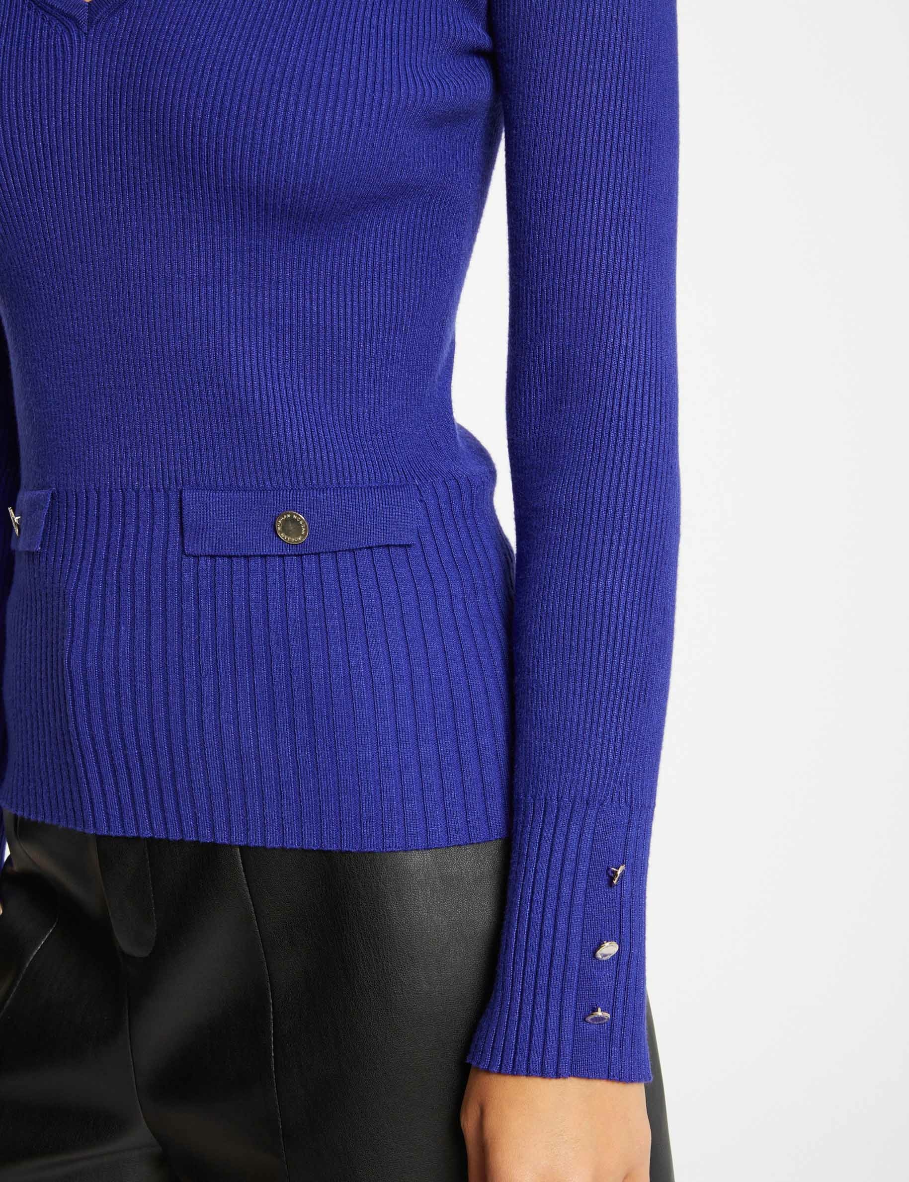 pull manches longues cotele a col en v bleu moyen femme Pull manches longues côtelé à col en V bleu moyen femme