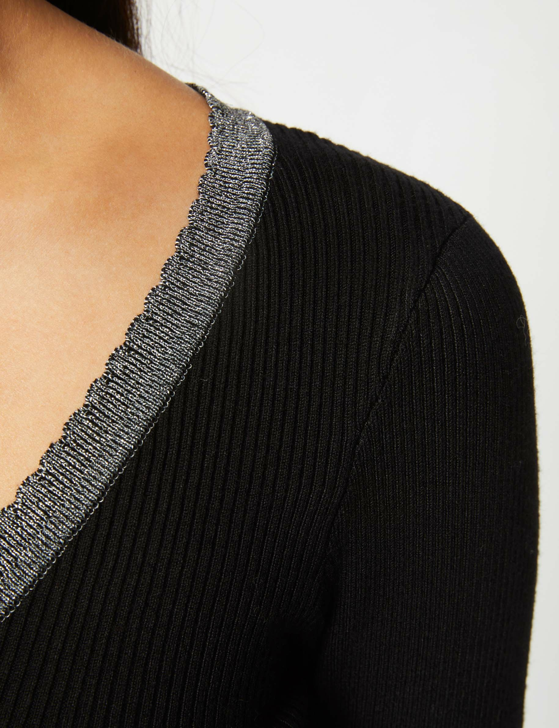 Pull manches longues avec col en V noir femme Pull manches longues avec col en V noir femme