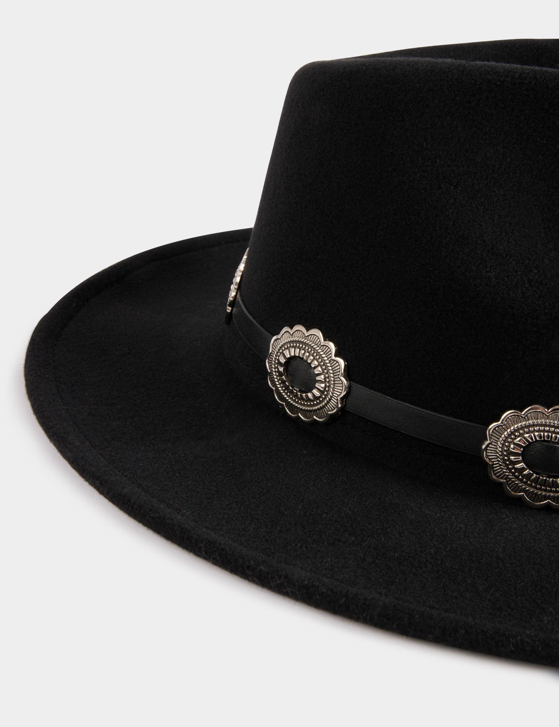 chapeau details western noir femme Chapeau détails western noir femme
