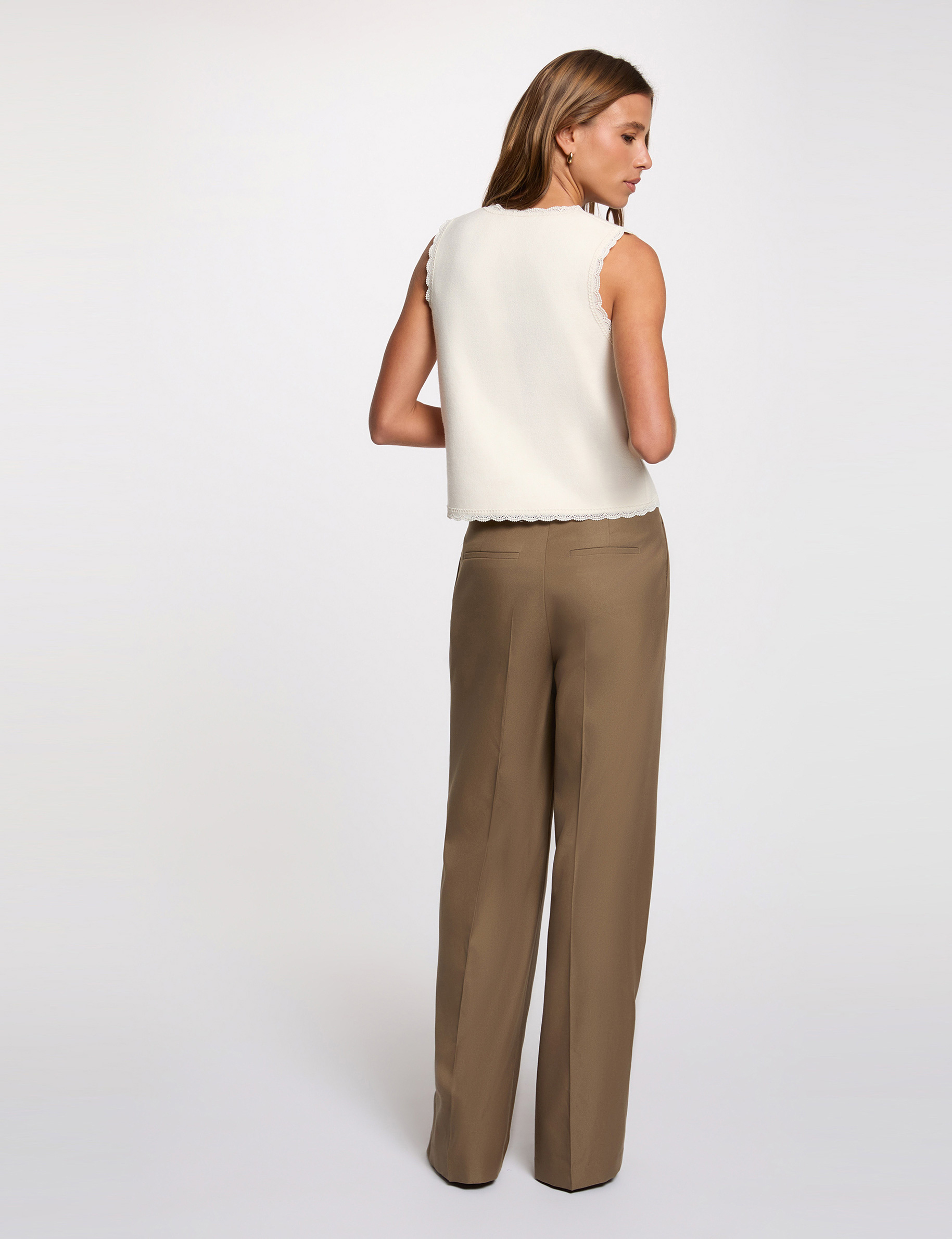Gilet ajust&eacute; col rond ivoire femme