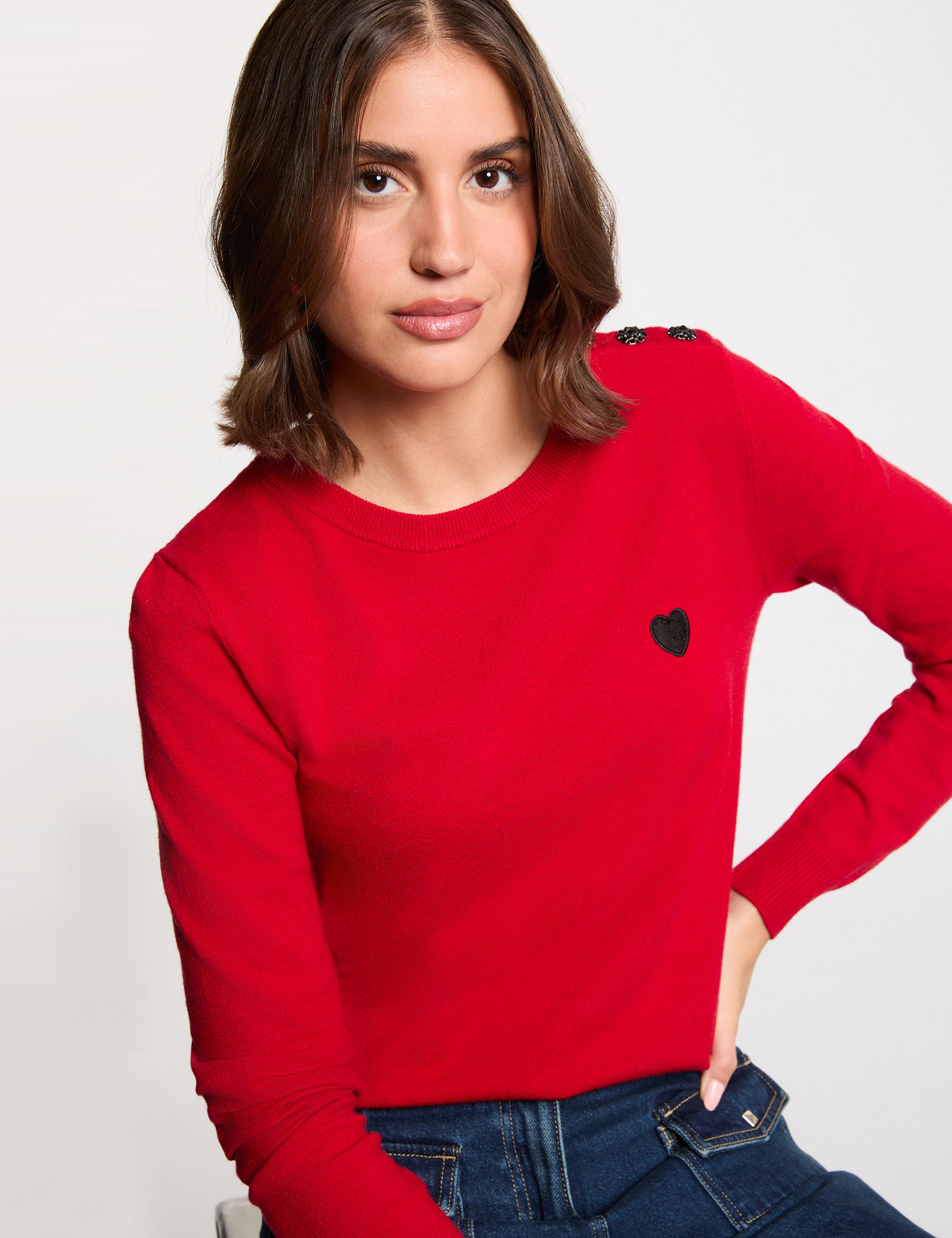 Pull col rond et boutons rouge femme