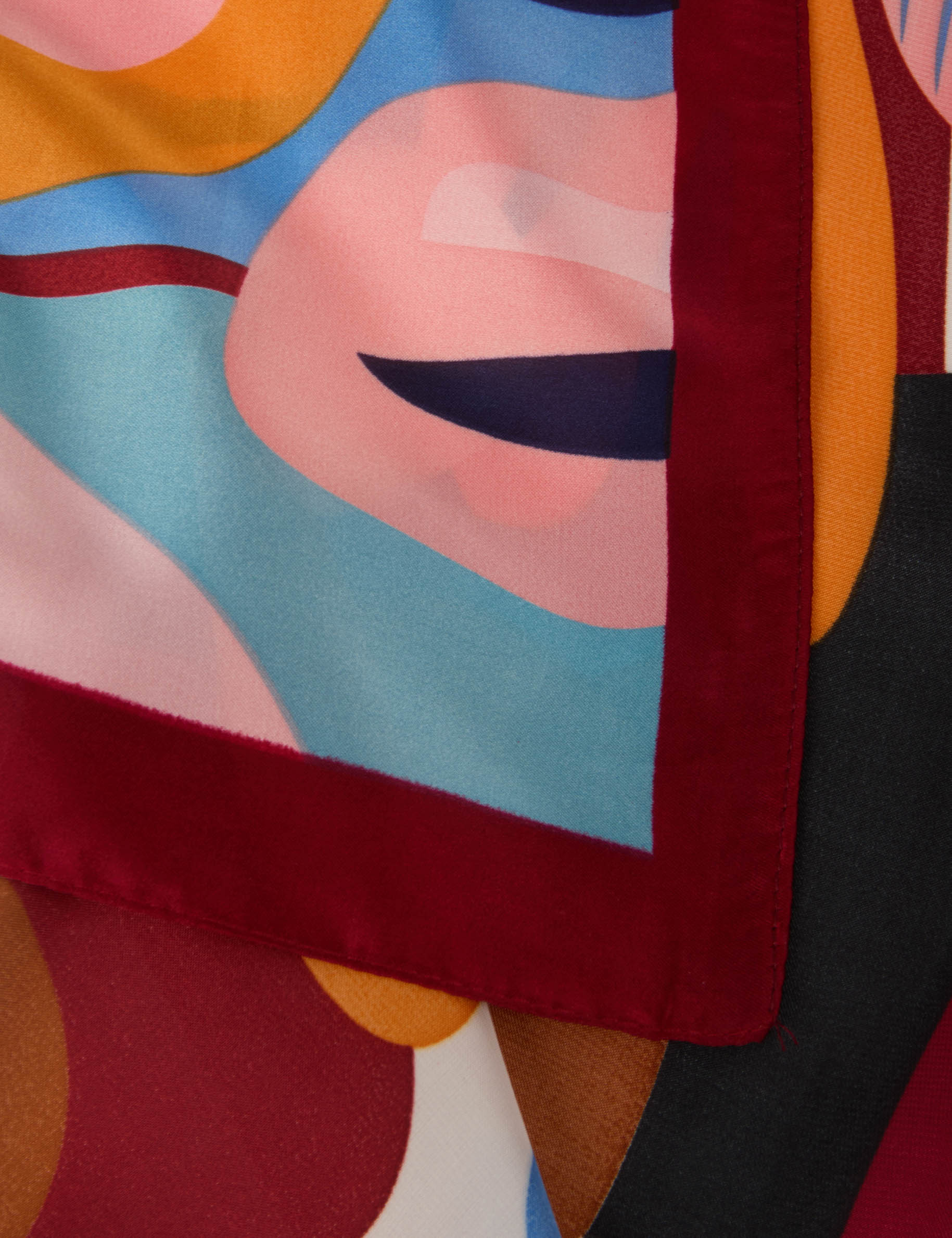 Foulard satin&eacute; imprim&eacute; multicolore femme