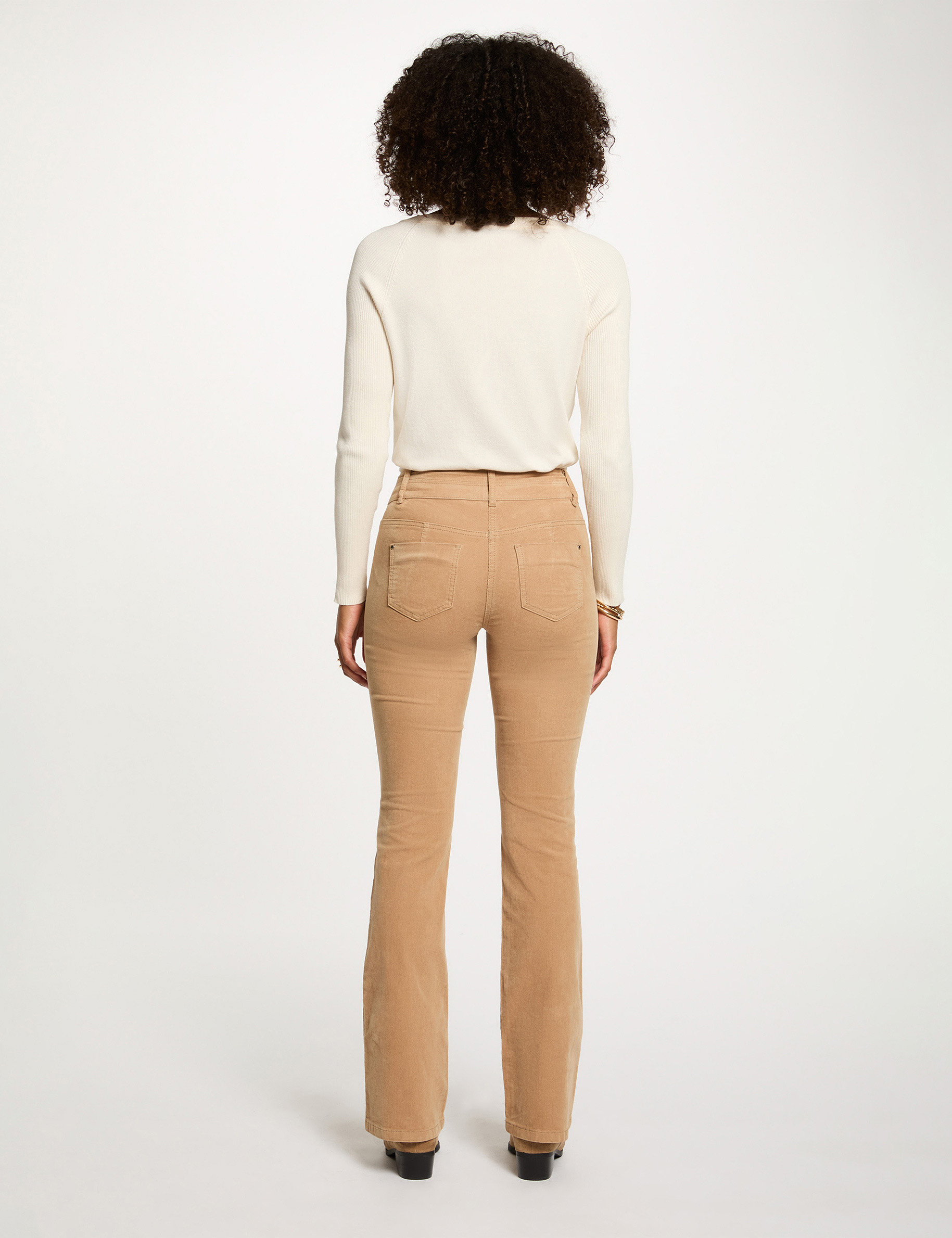 Pull ajust&eacute; col v ivoire femme
