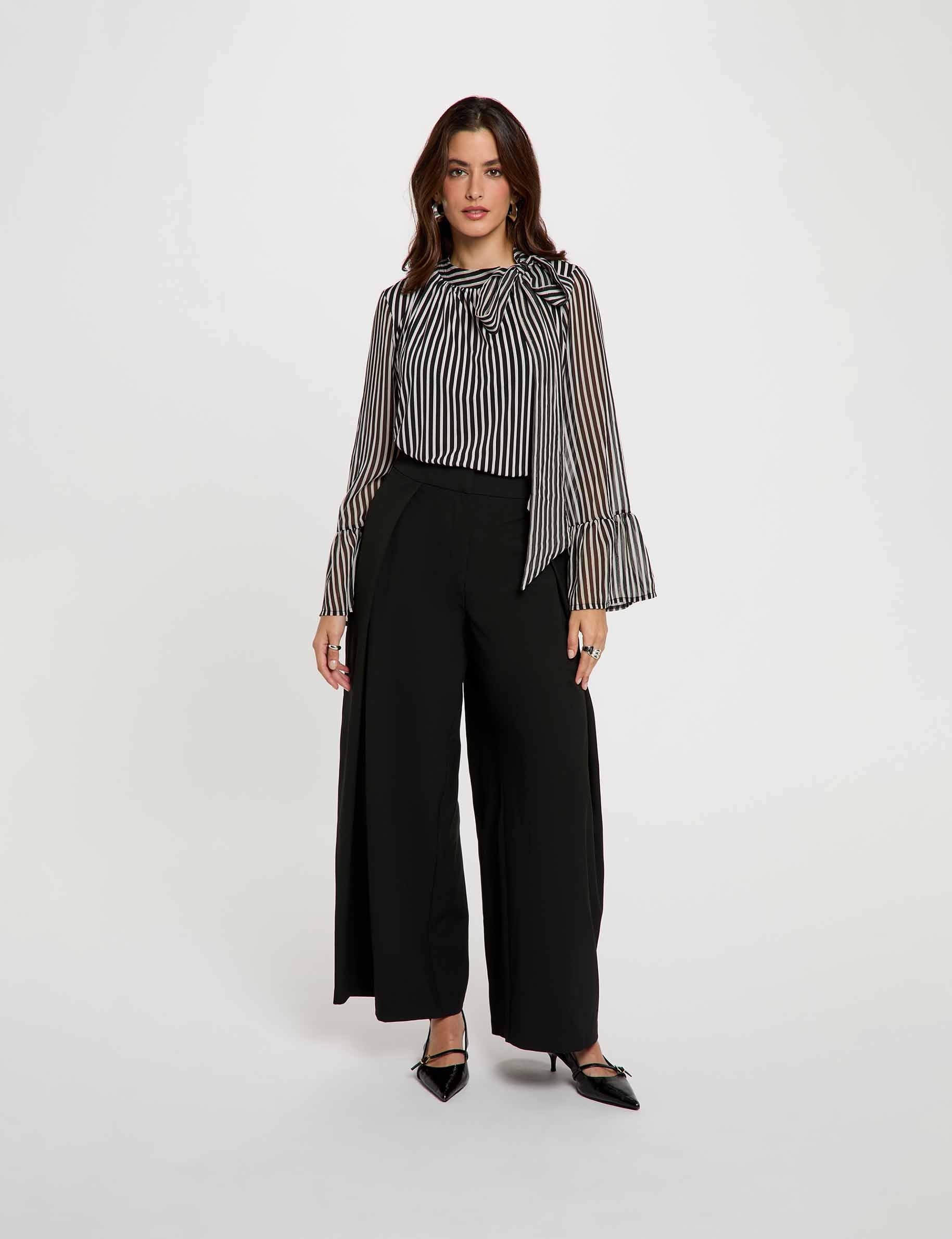 T-shirt col lavalli&egrave;re noir femme