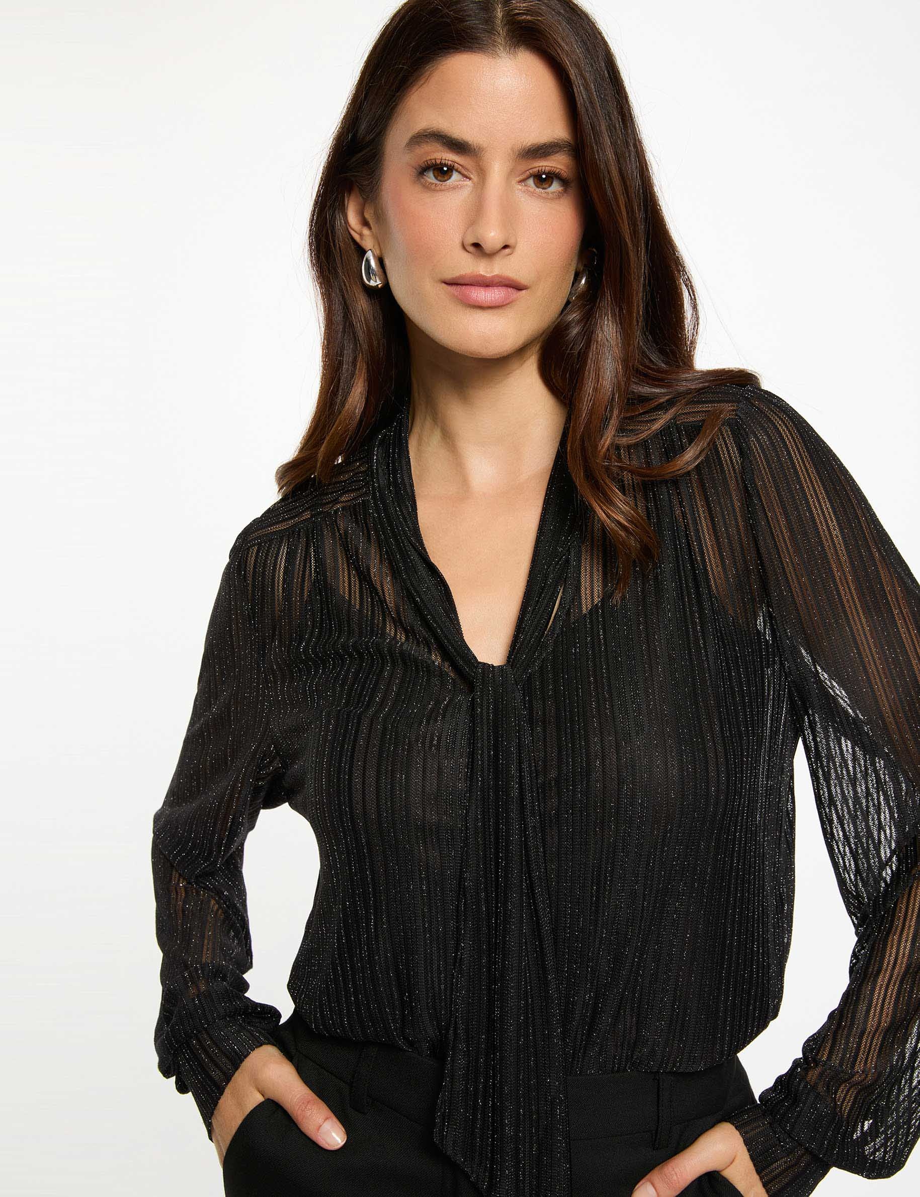 T-shirt court col lavalli&egrave;re noir femme