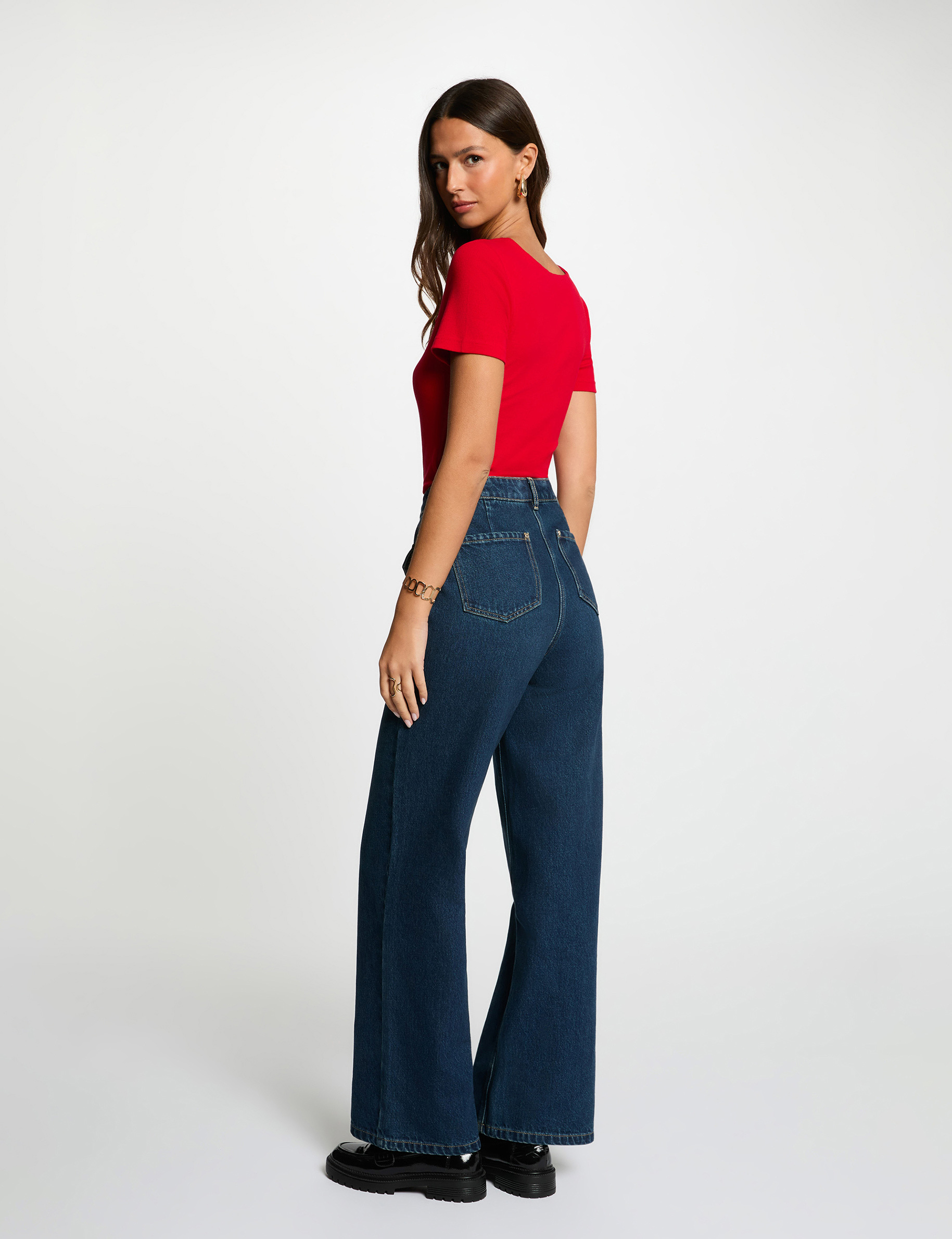 T-shirt cintr&eacute; col coeur rouge femme