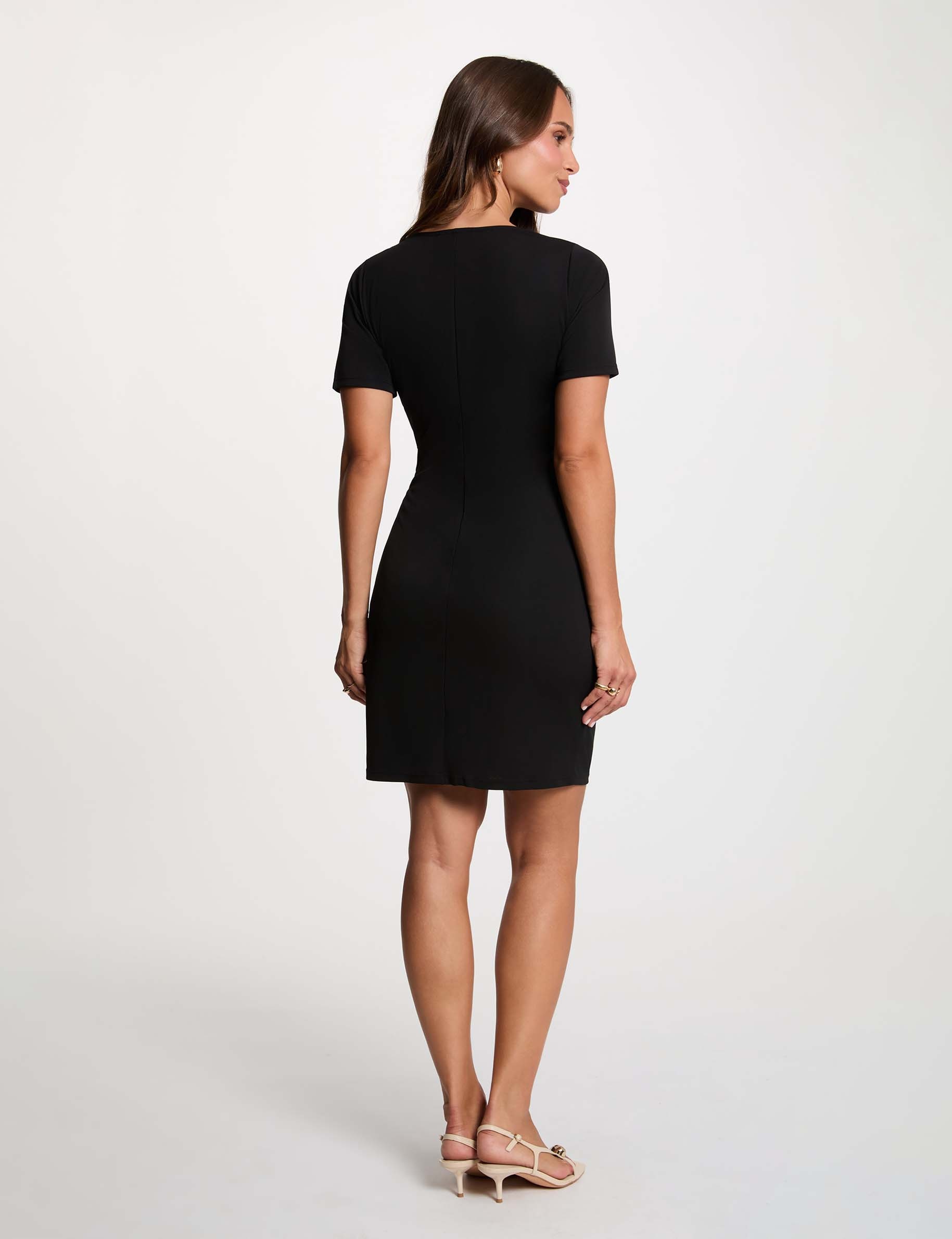 Robe courte col rond noir femme