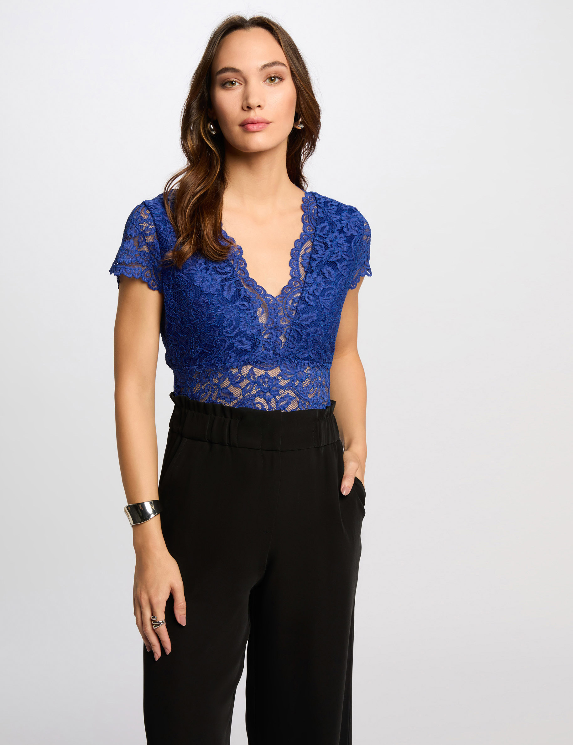 t shirt a dentelle col en v bleu electrique femme T-shirt à dentelle col en V bleu electrique femme