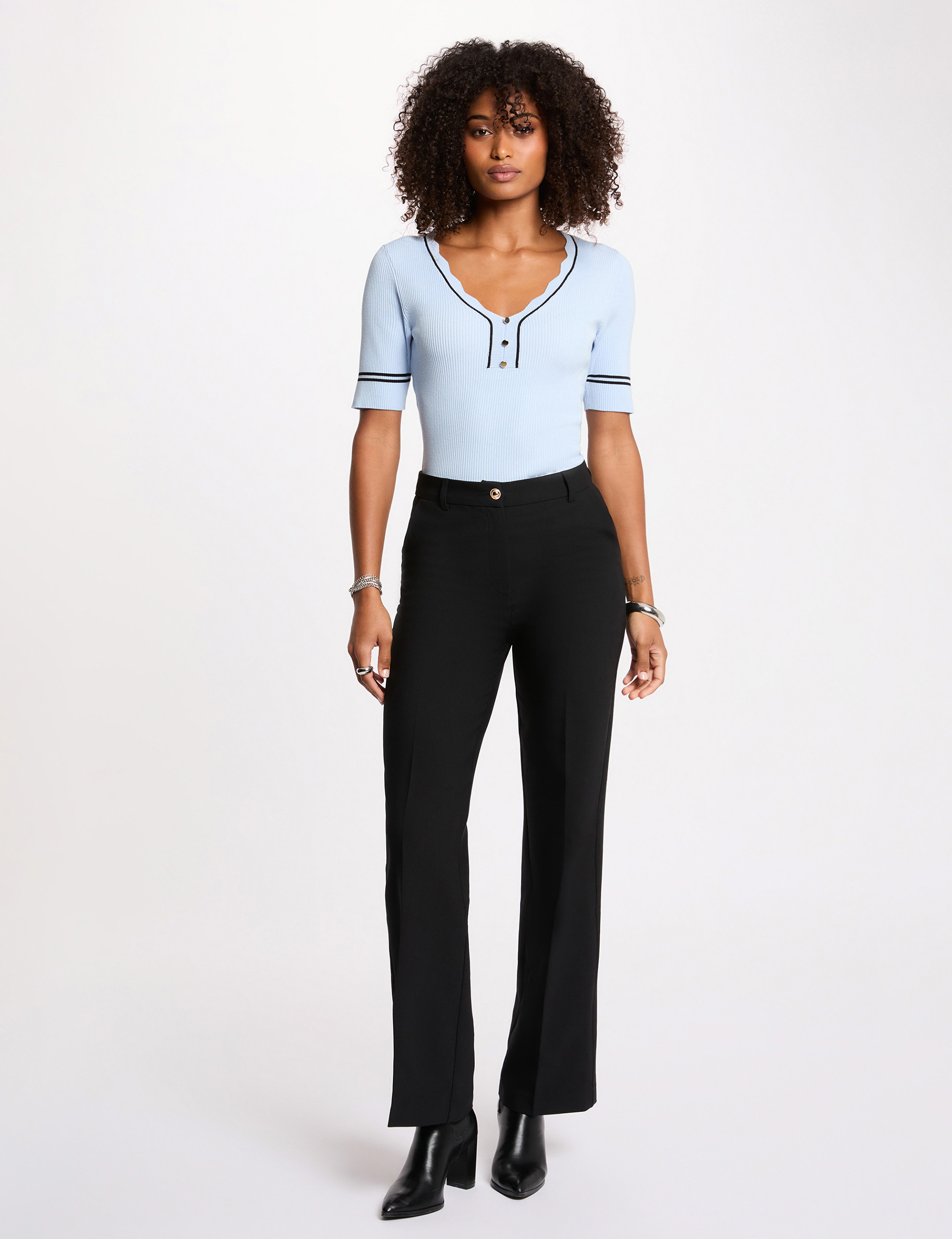 Pull ajust&eacute; col v bleu ciel femme