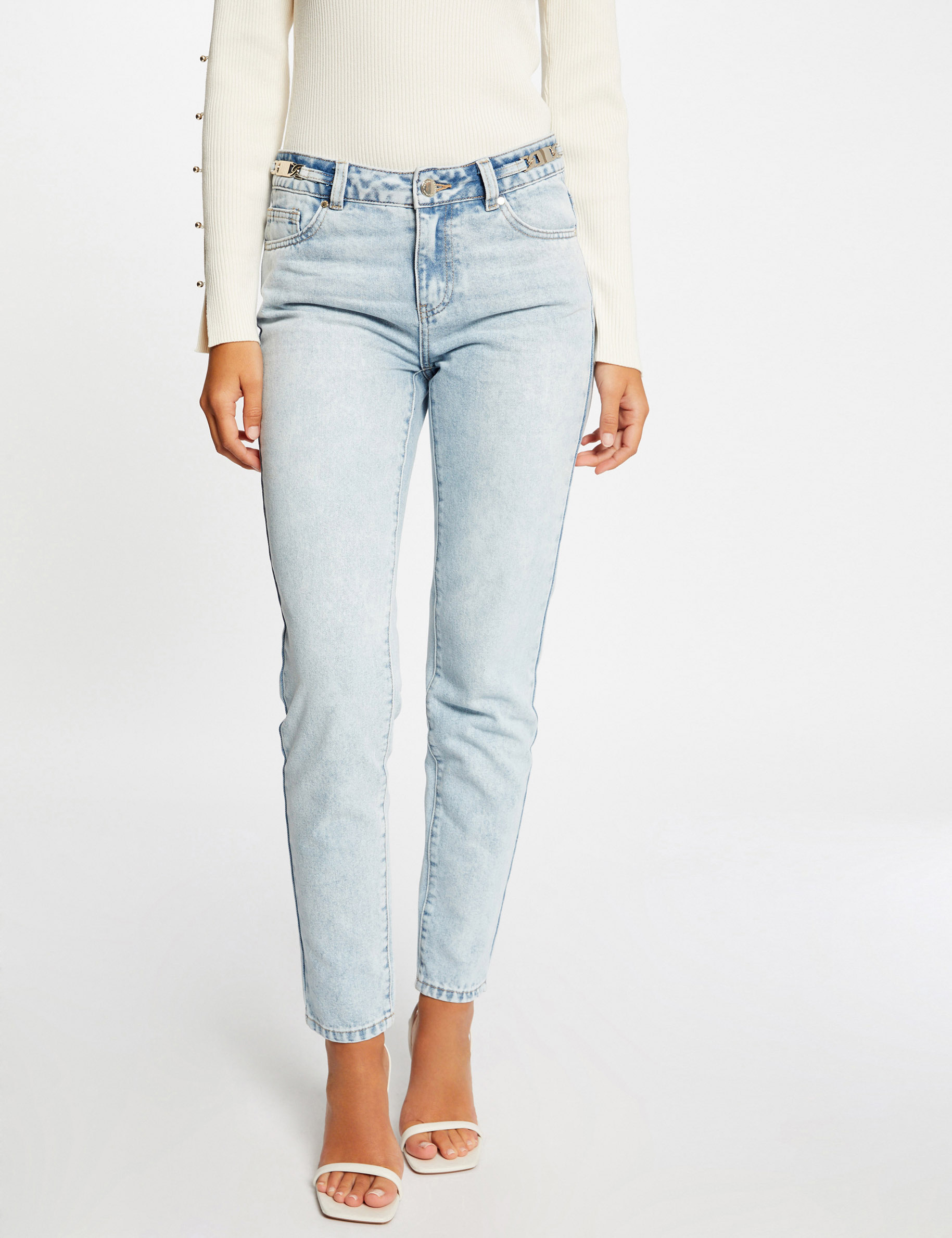 jeans droit avec ornements metalliques jean bleached femme Jeans droit avec ornements métalliques jean bleached femme