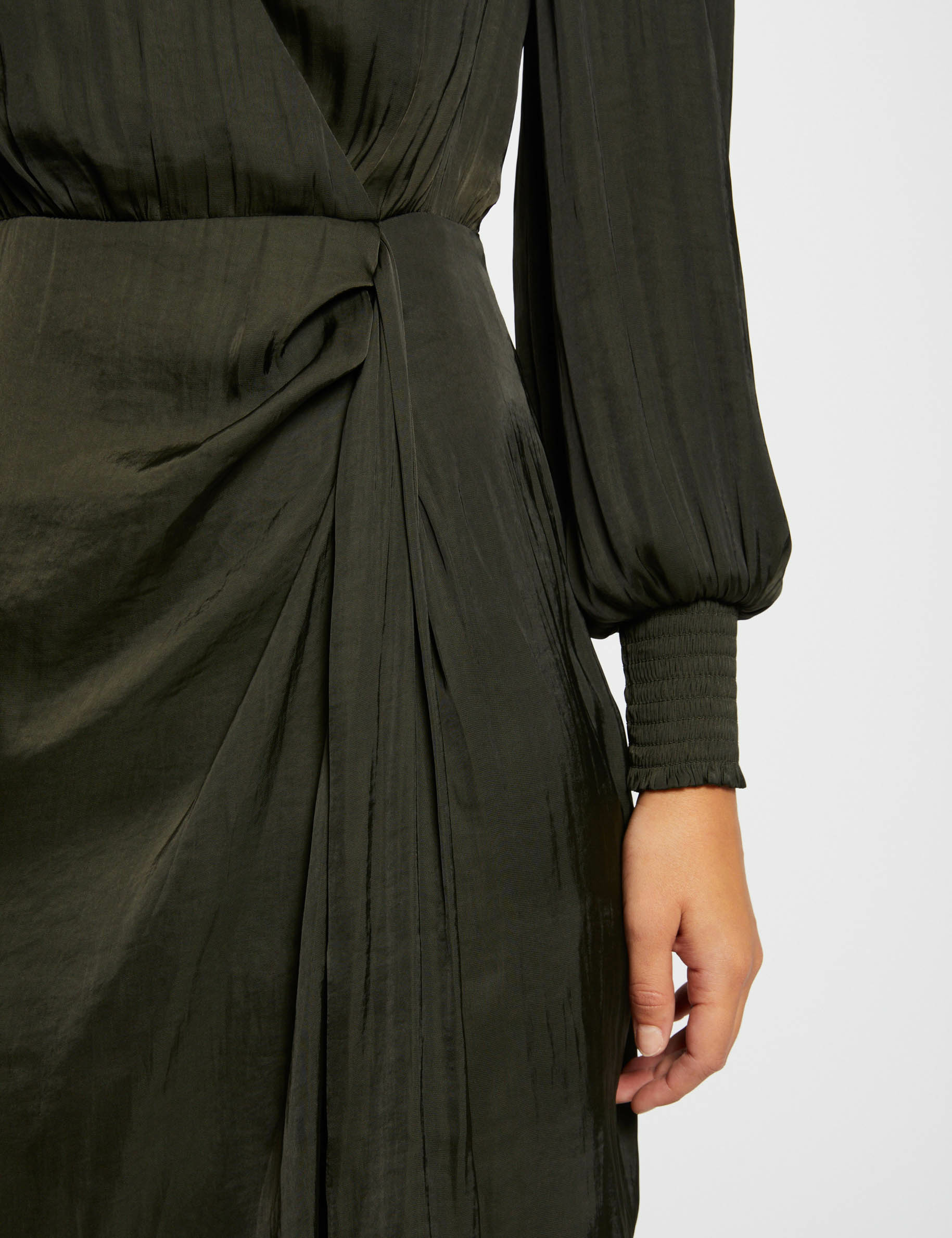 robe cintree drapee satin vert fonce femme Robe cintrée drapée satin vert fonce femme