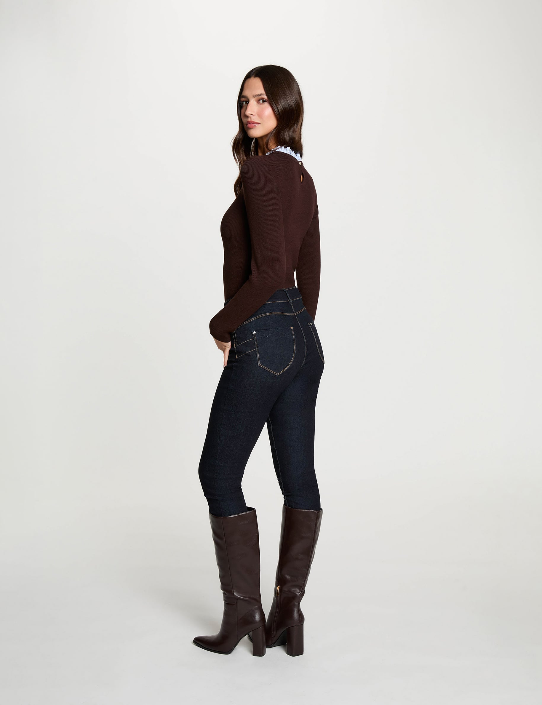 Pull col rond volant marron fonc&eacute; femme