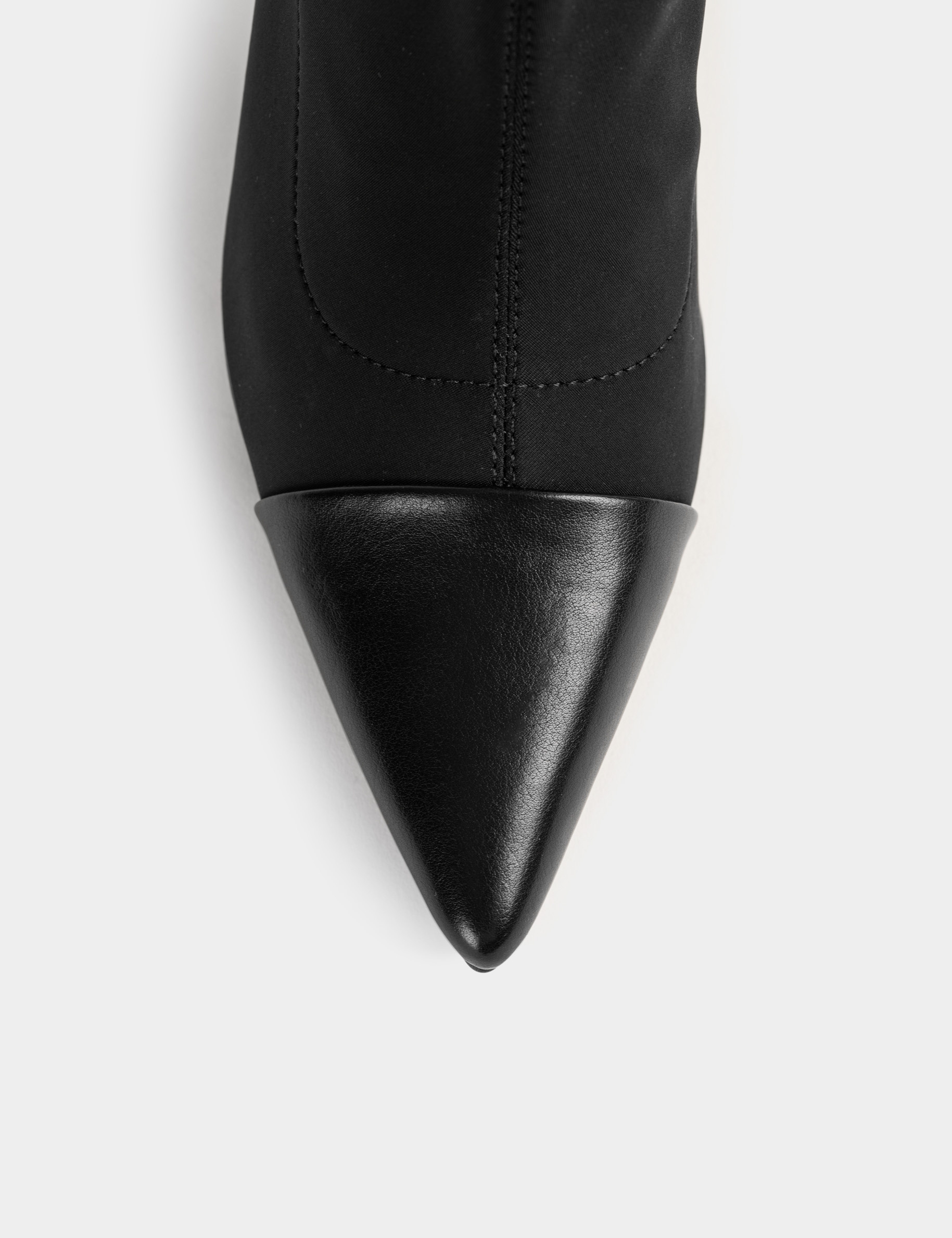 Talons Aiguilles Urban Outfitters - Noir Daim - Hauteur Haute - Neufs Sans Boîte