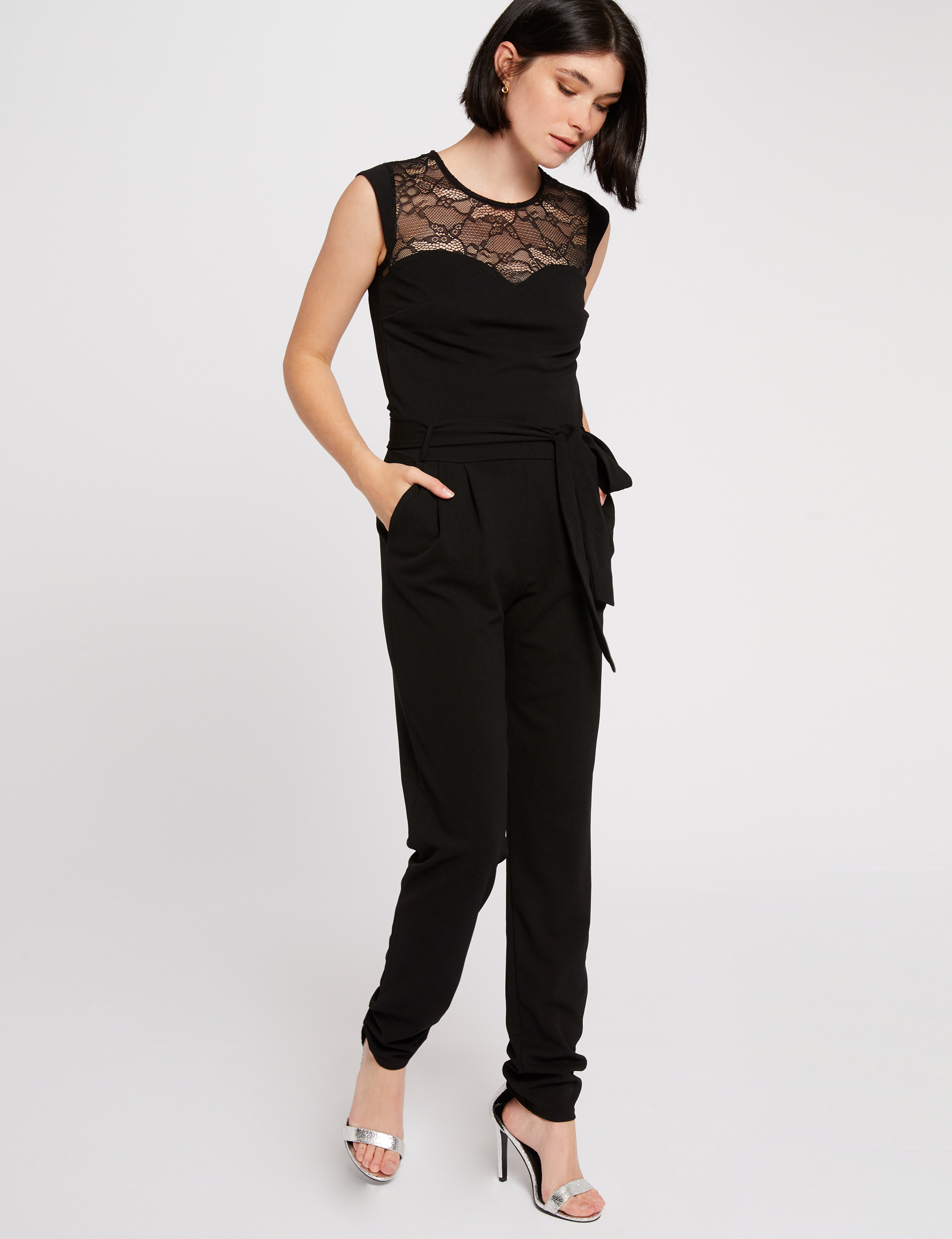 Combinaison droite ceintur&eacute;e &agrave; dentelle noir femme
