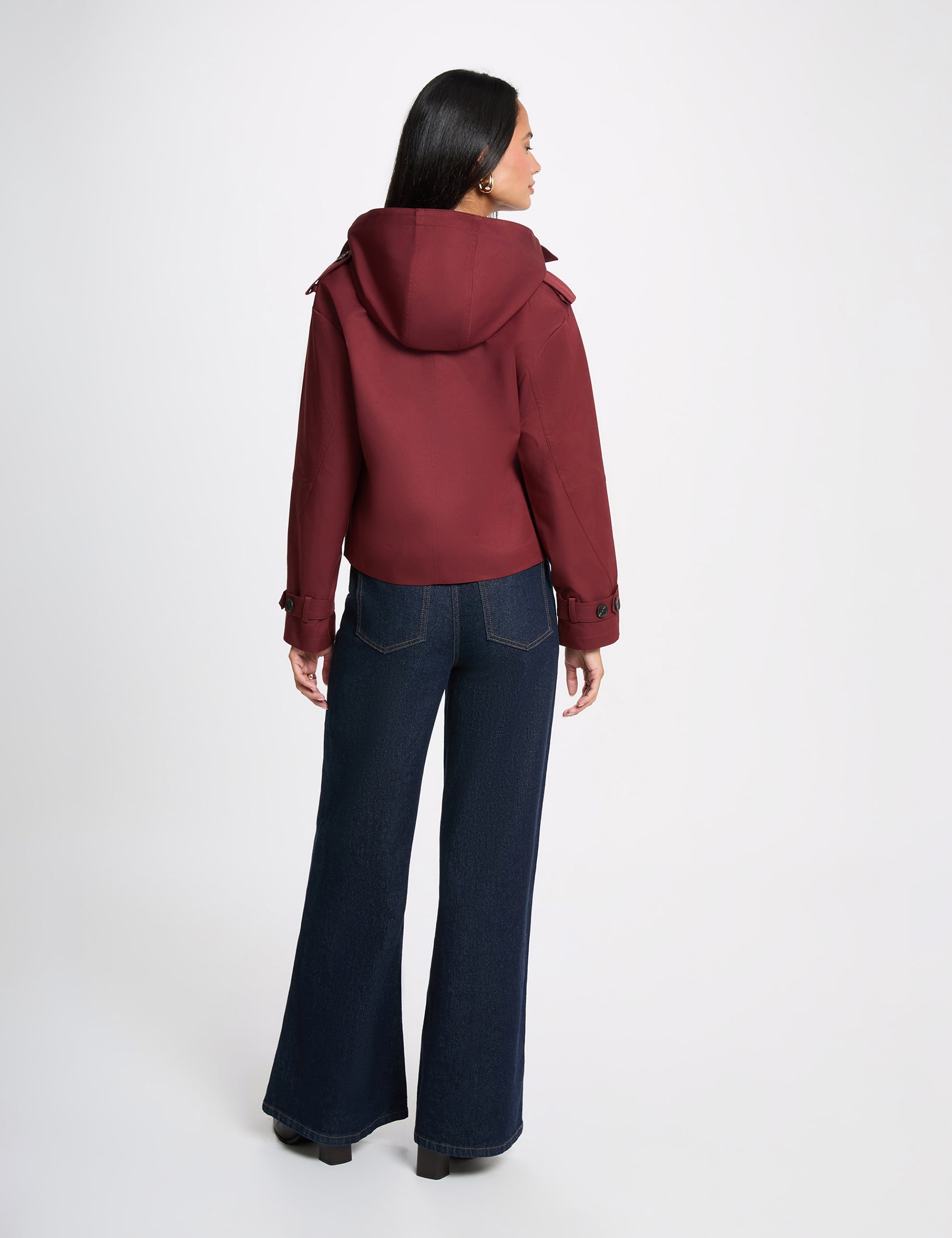 Trench court &agrave; capuche bordeaux femme