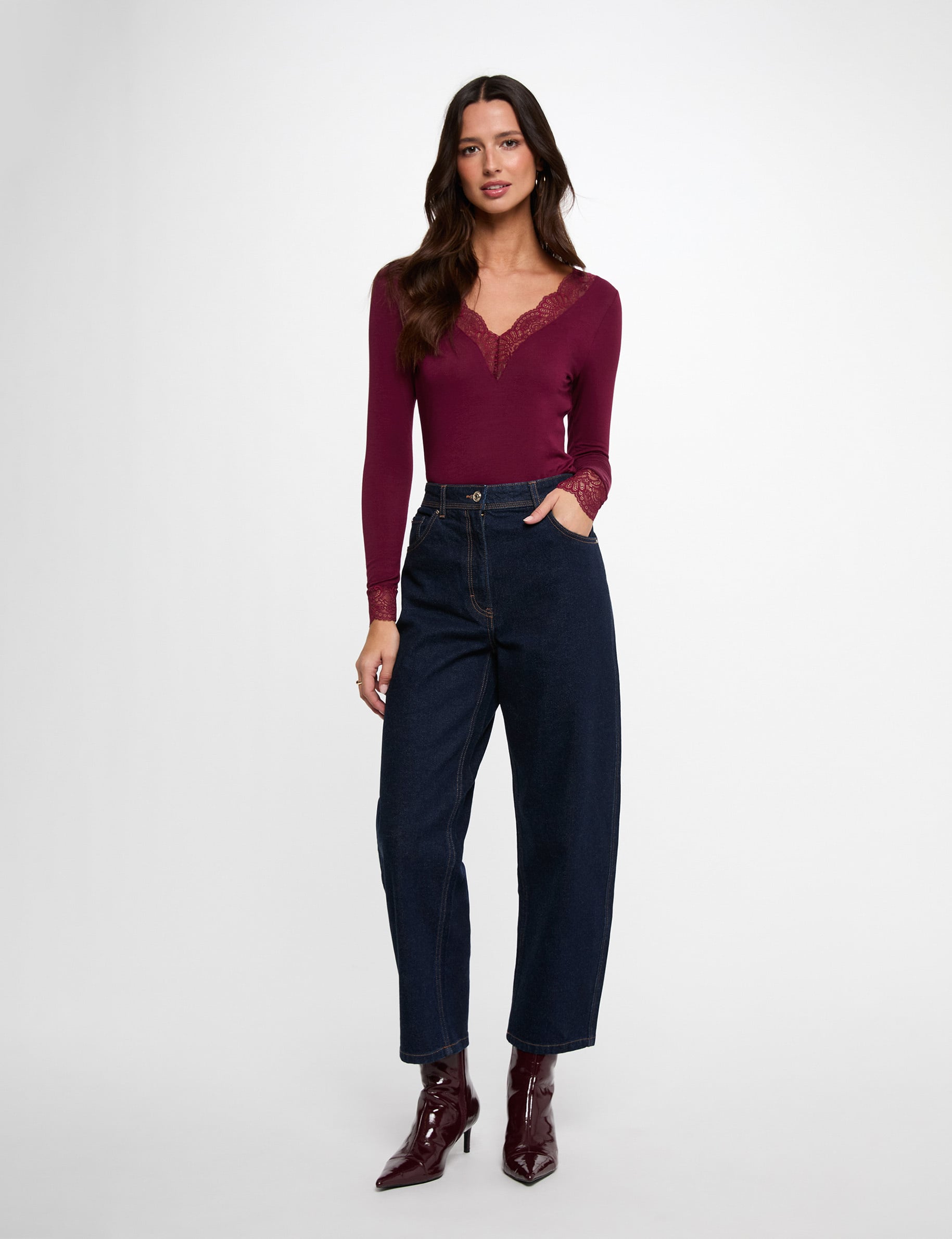 T-shirt col v dentelle prune femme