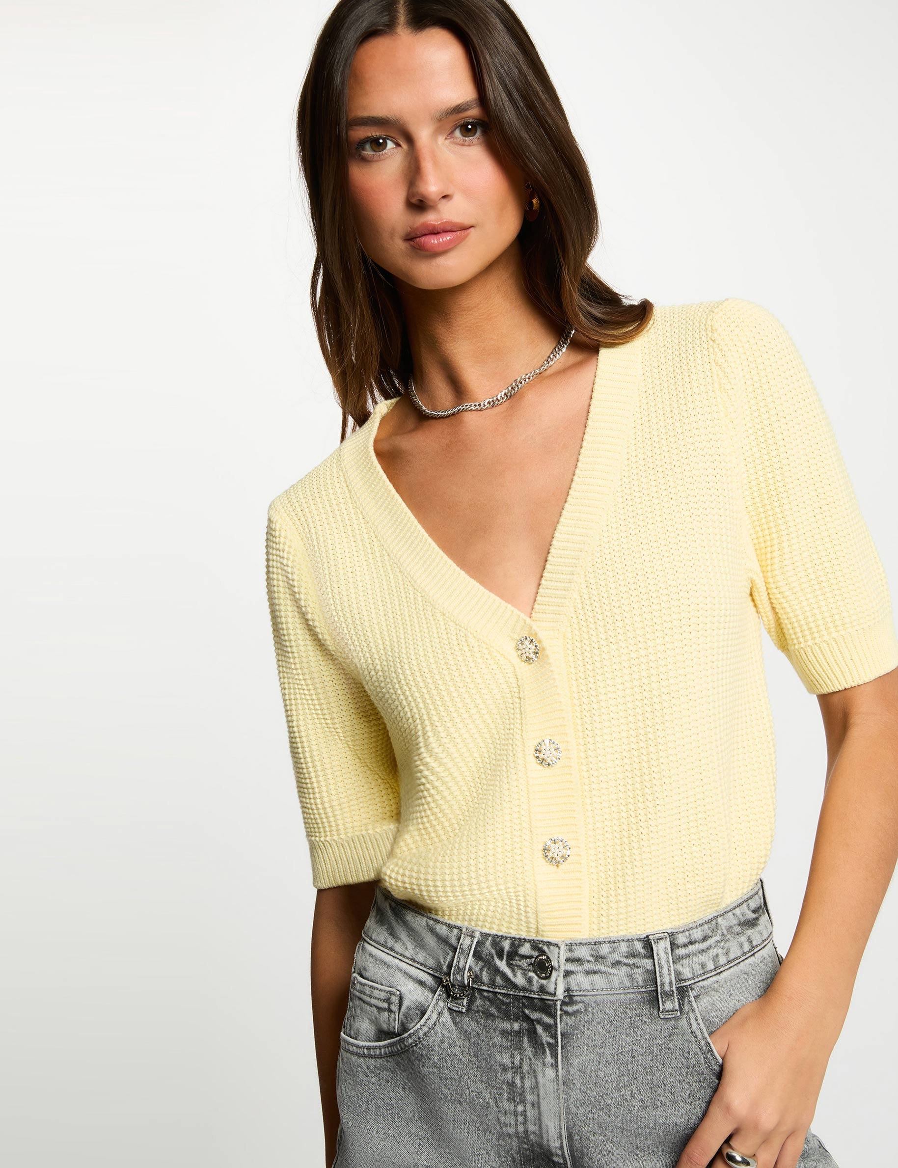 Gilet ajust&eacute; col v jaune pastel femme
