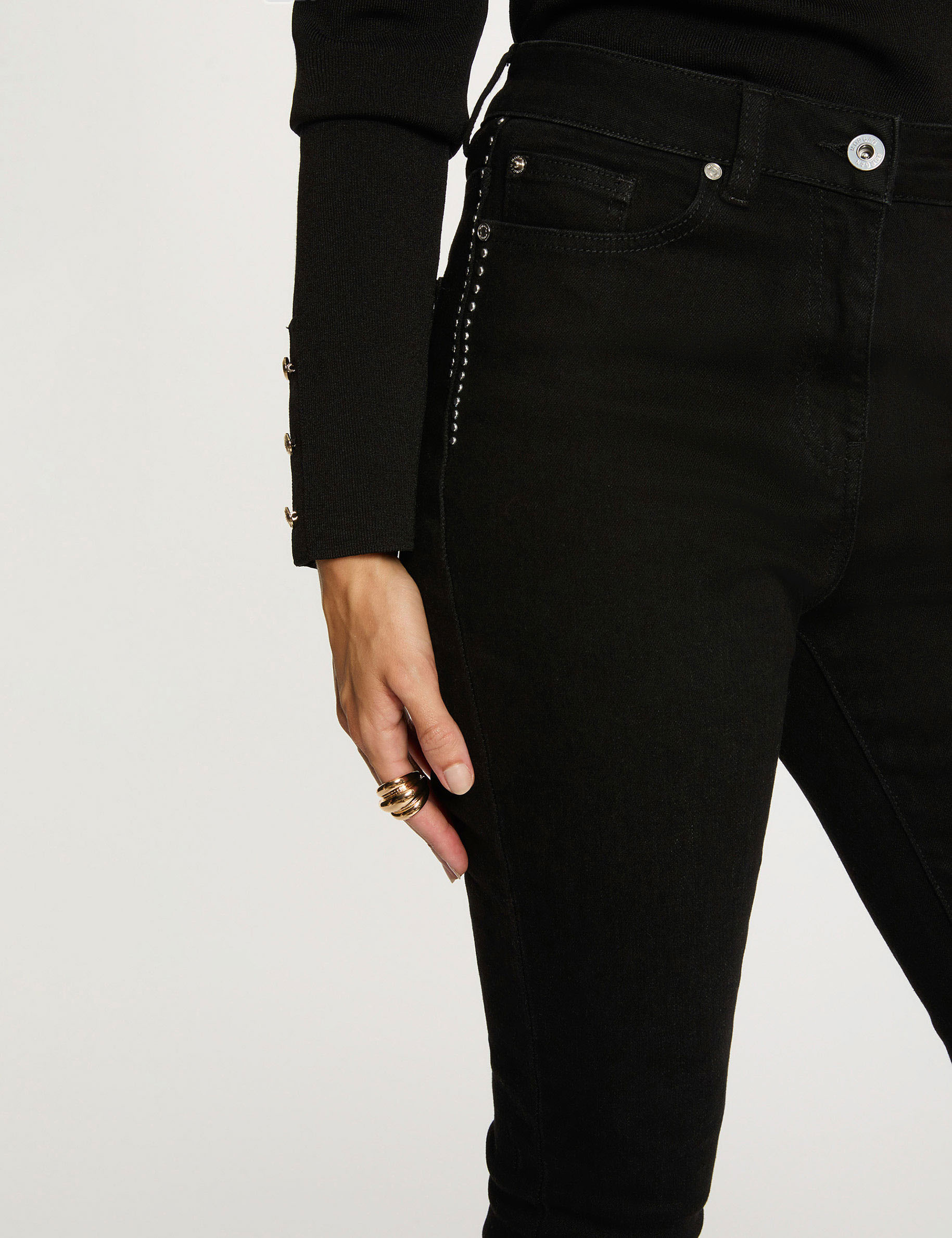 Jean slim clout&eacute; noir femme