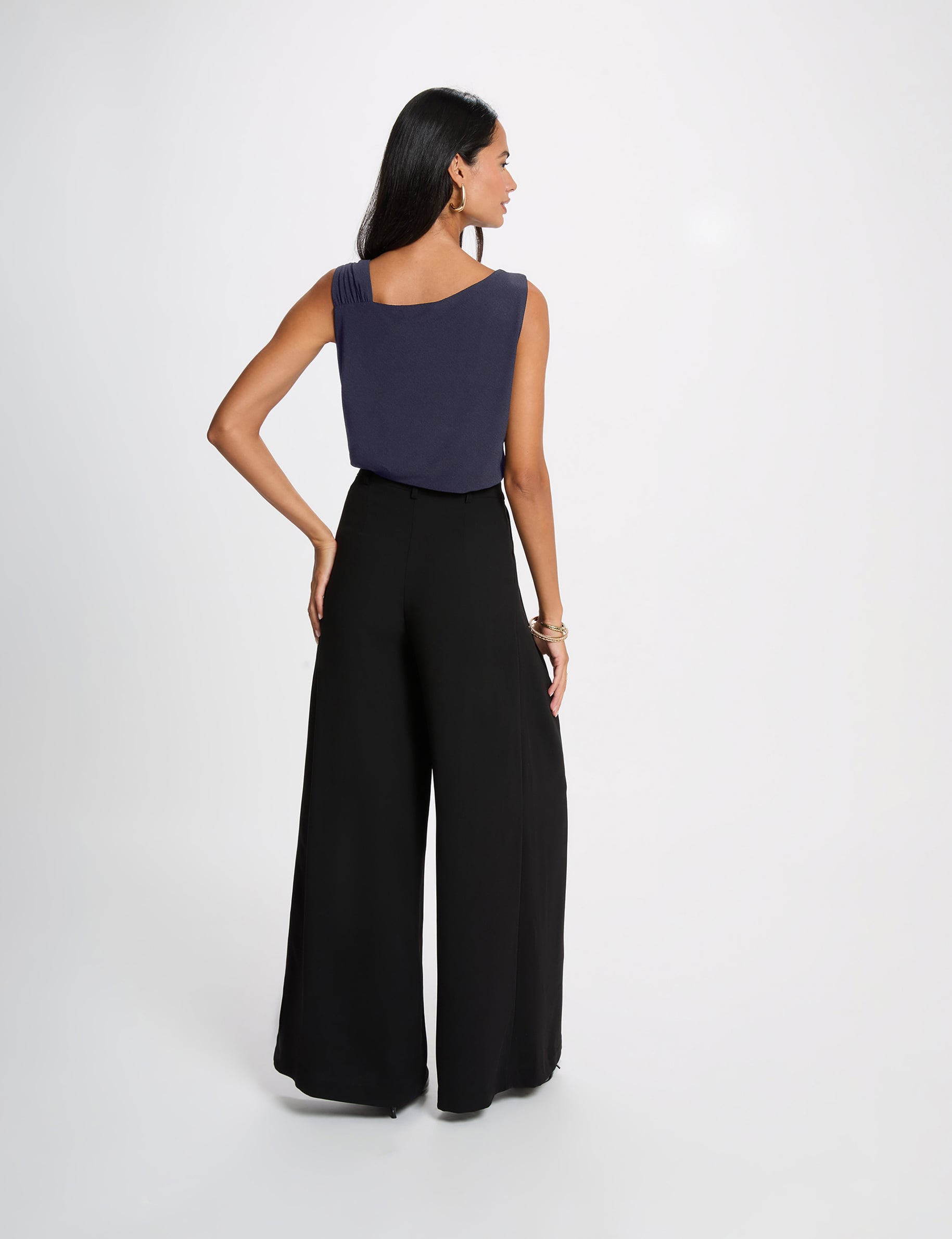 T-shirt asym&eacute;trique avec bijou bleu marine femme