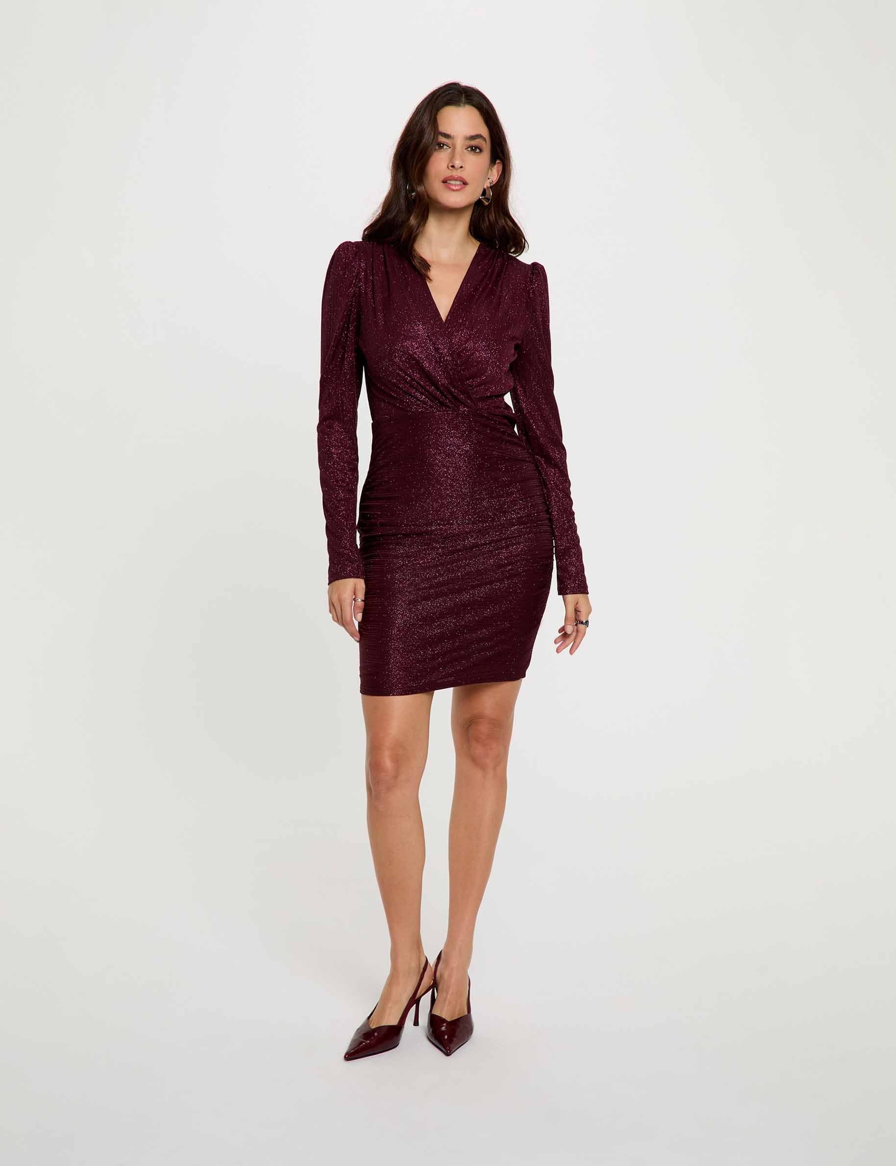 Robe courte ajust&eacute;e drap&eacute;e bordeaux femme