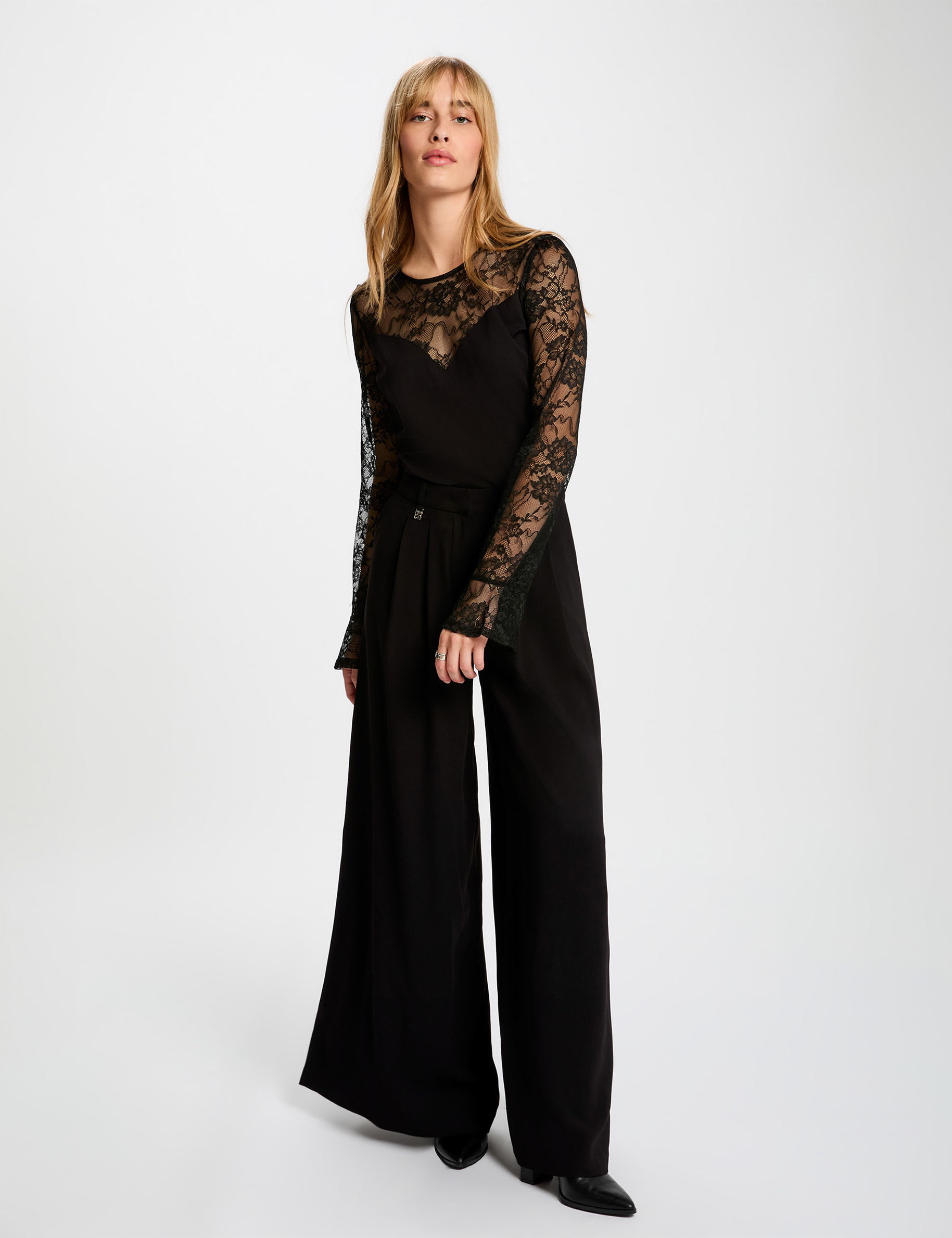 T-shirt dentelle cintr&eacute; noir femme