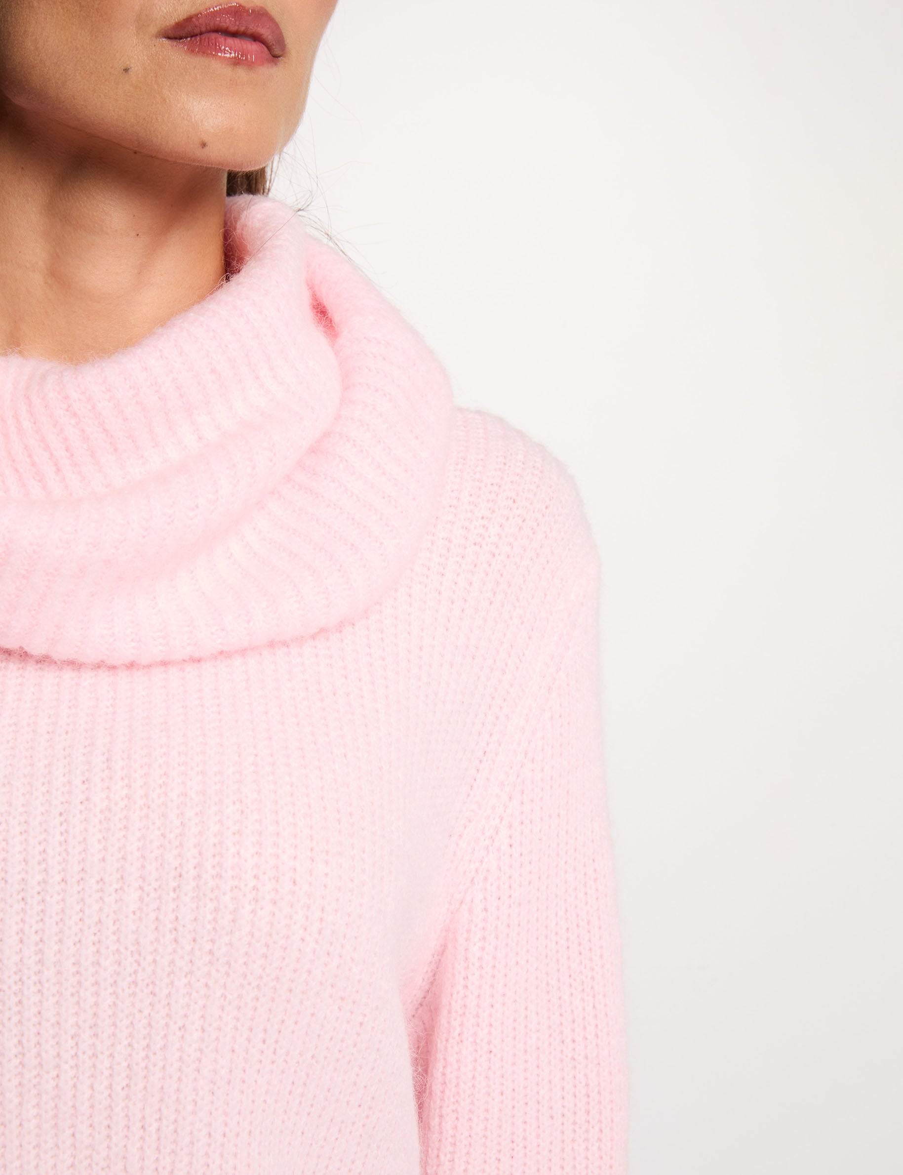 Pull col boule rose pastel femme