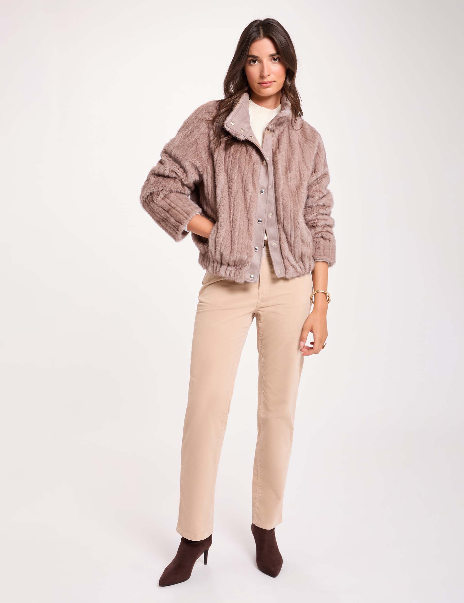 Manteau court fausse fourrure beige femme
