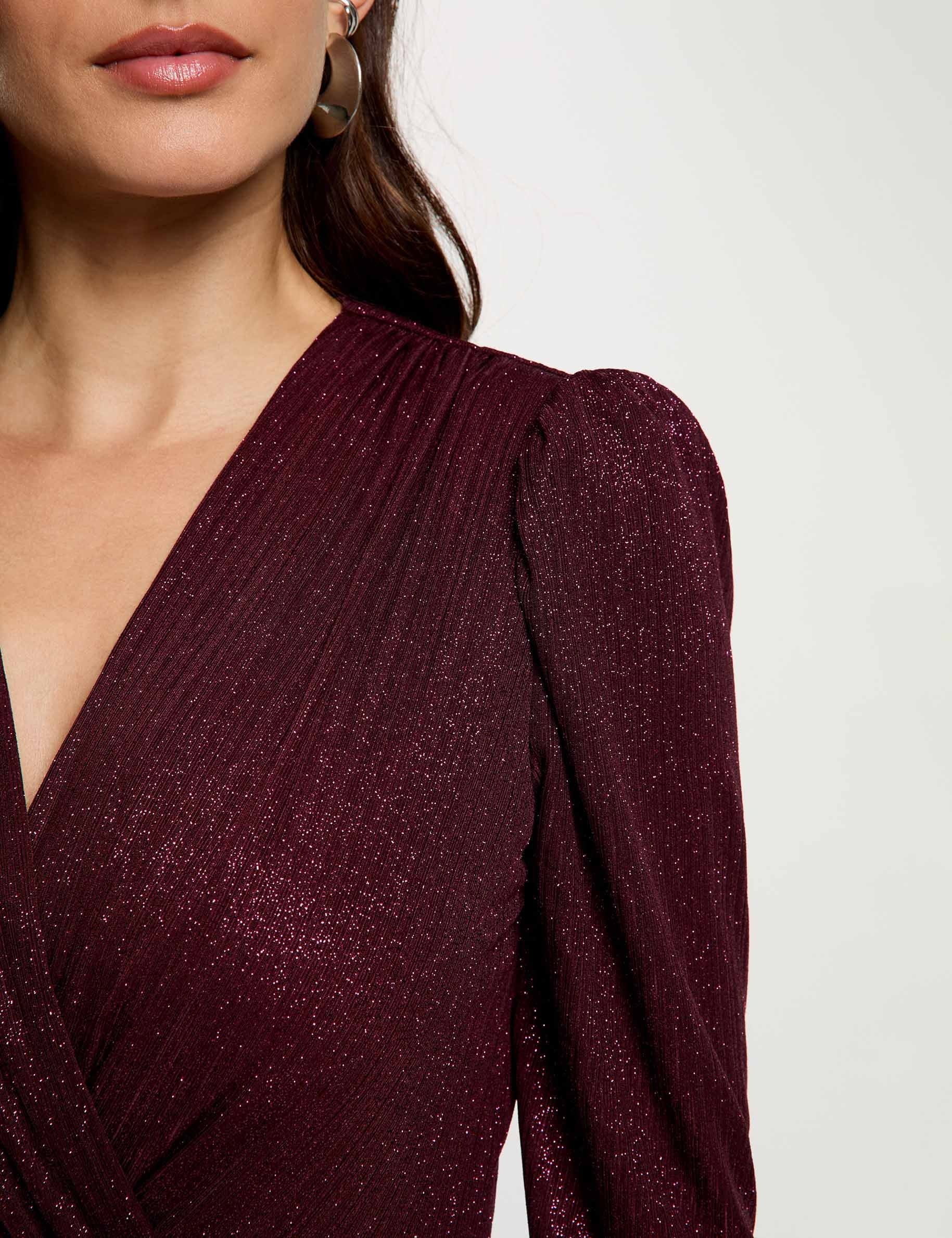 Robe courte ajust&eacute;e drap&eacute;e bordeaux femme